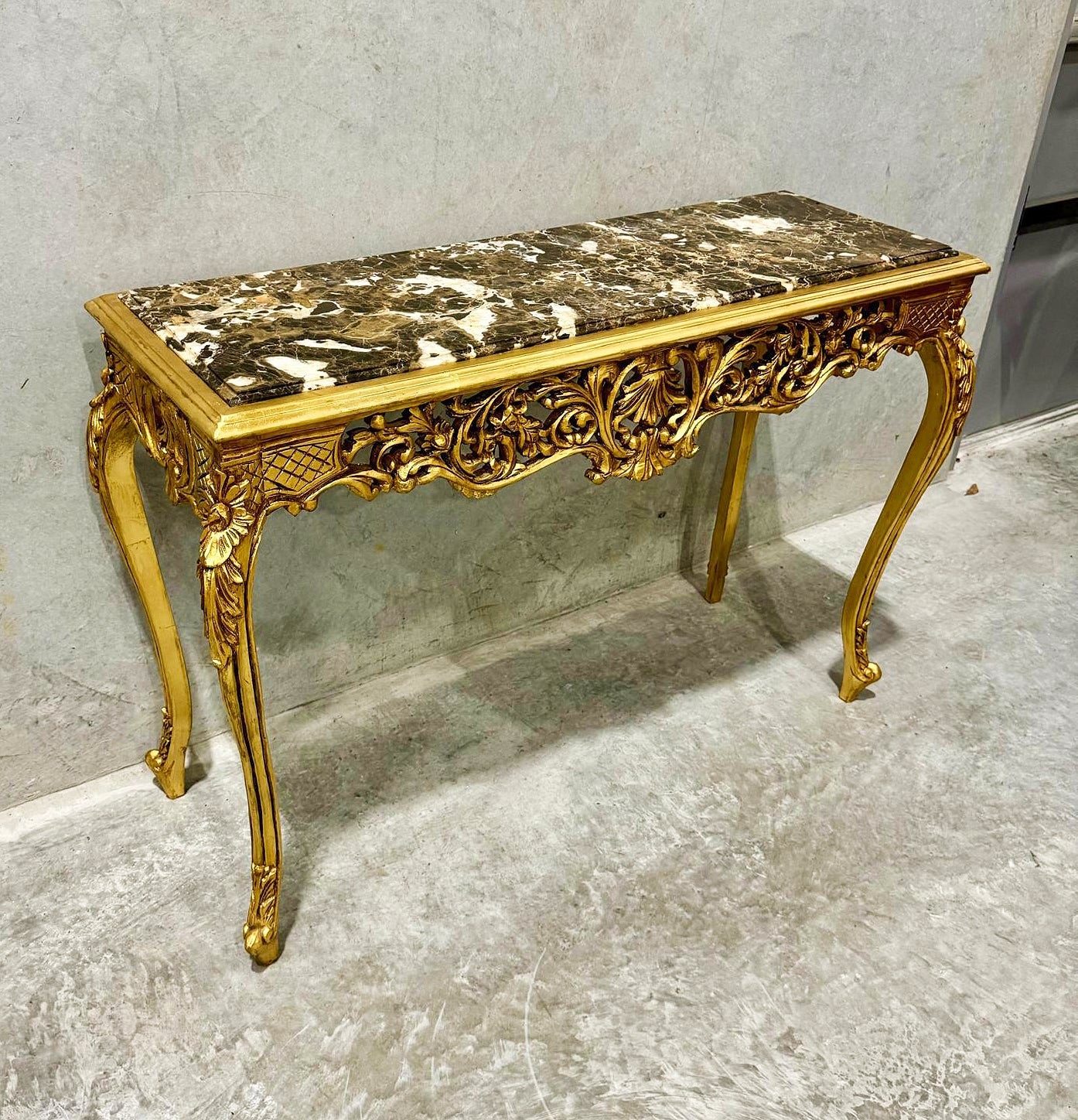 Luxury Baroque Console Table – Gold Leaf Finish with Carvings & Marble Top