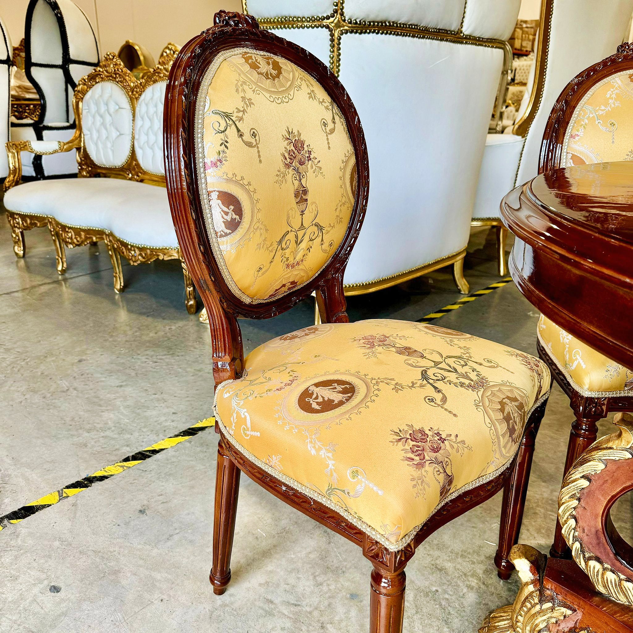 Dining SET French Style *5 Pieces* Dining Room *4 Chairs and a Dining Table*