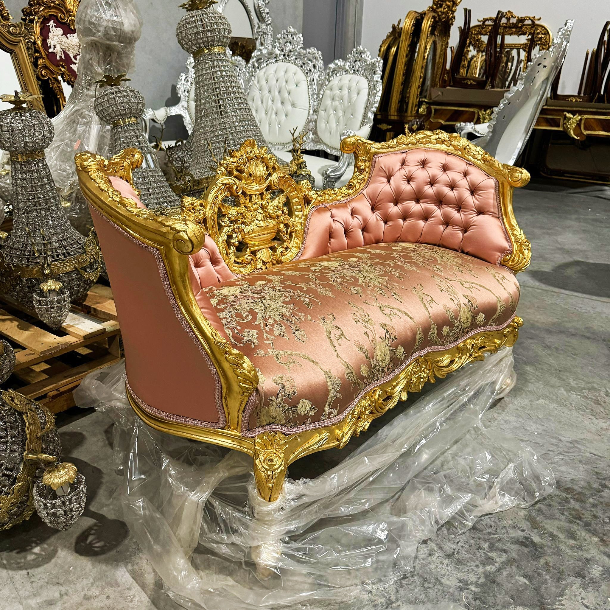 Elegant French Style Pink Settee – Tufted Upholstery & Gold Leaf Detailing