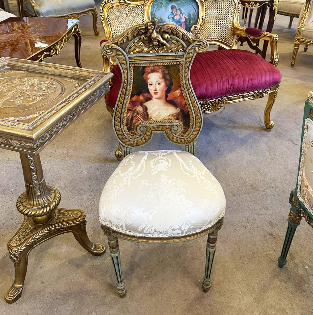 Victorian-Inspired Chair Featuring Woman’s Face Artwork – Artistic Design