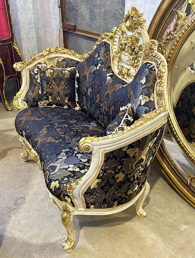 Elegant French Dark Settee with Gold Leaf Detailing – Vintage Style Bench