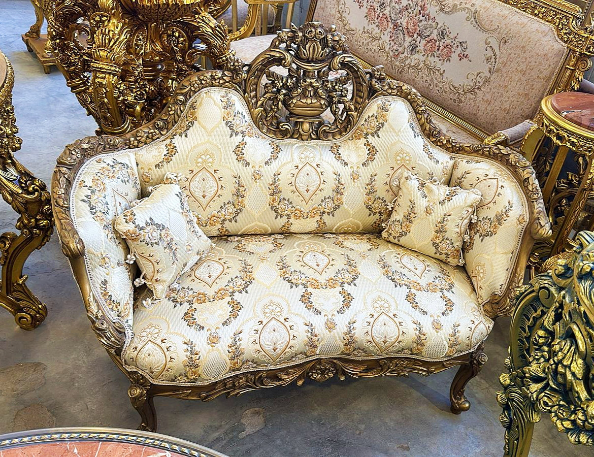 Antique-Inspired French Settee – White Beige Upholstery & Gold Detailing