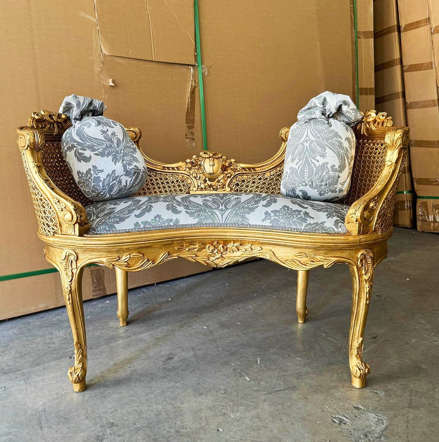 Bench White and Gray Damask French Style Gold Details Rococo Baroque Furniture