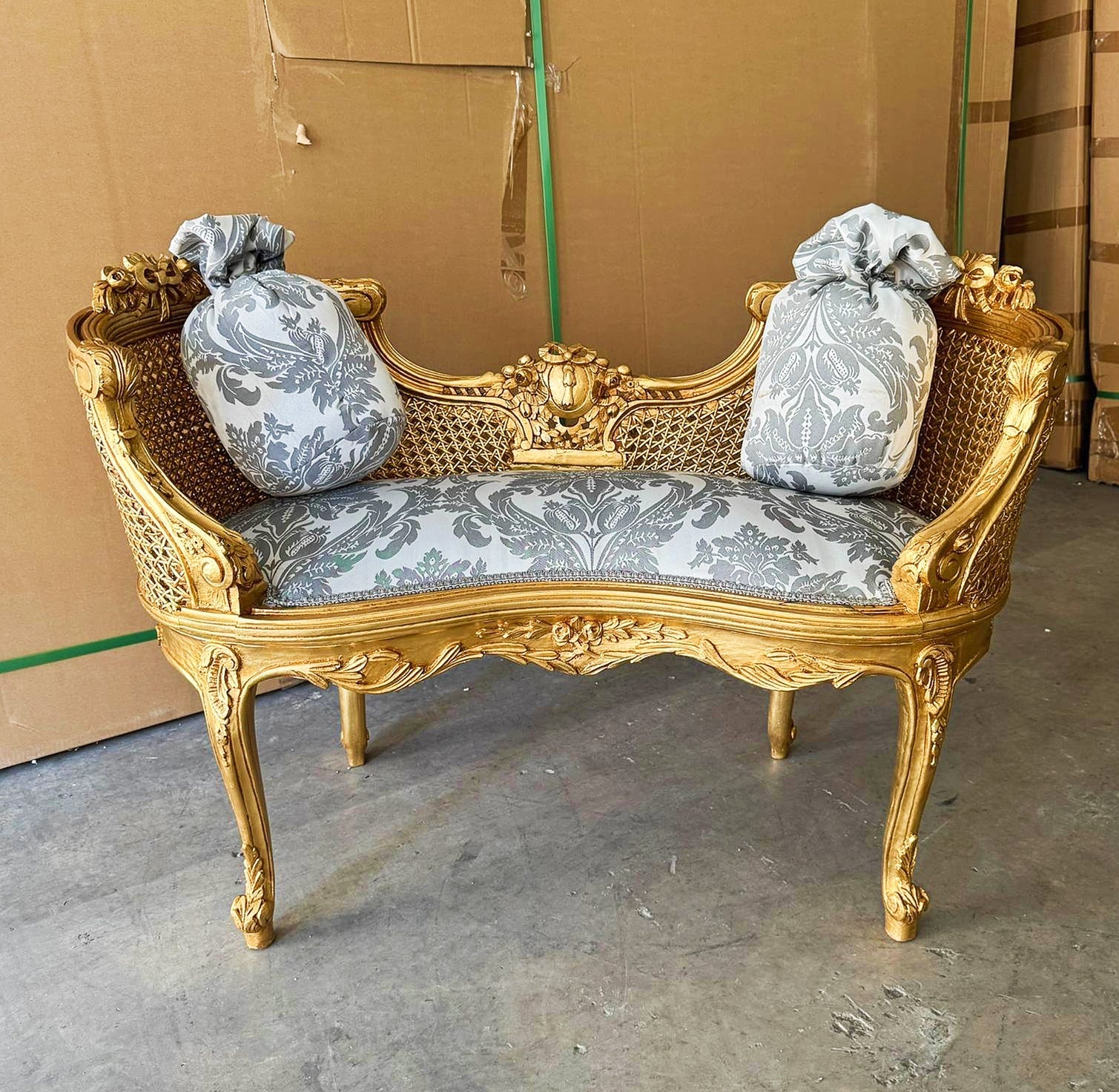 Bench White and Gray Damask French Style Gold Details Rococo Baroque Furniture