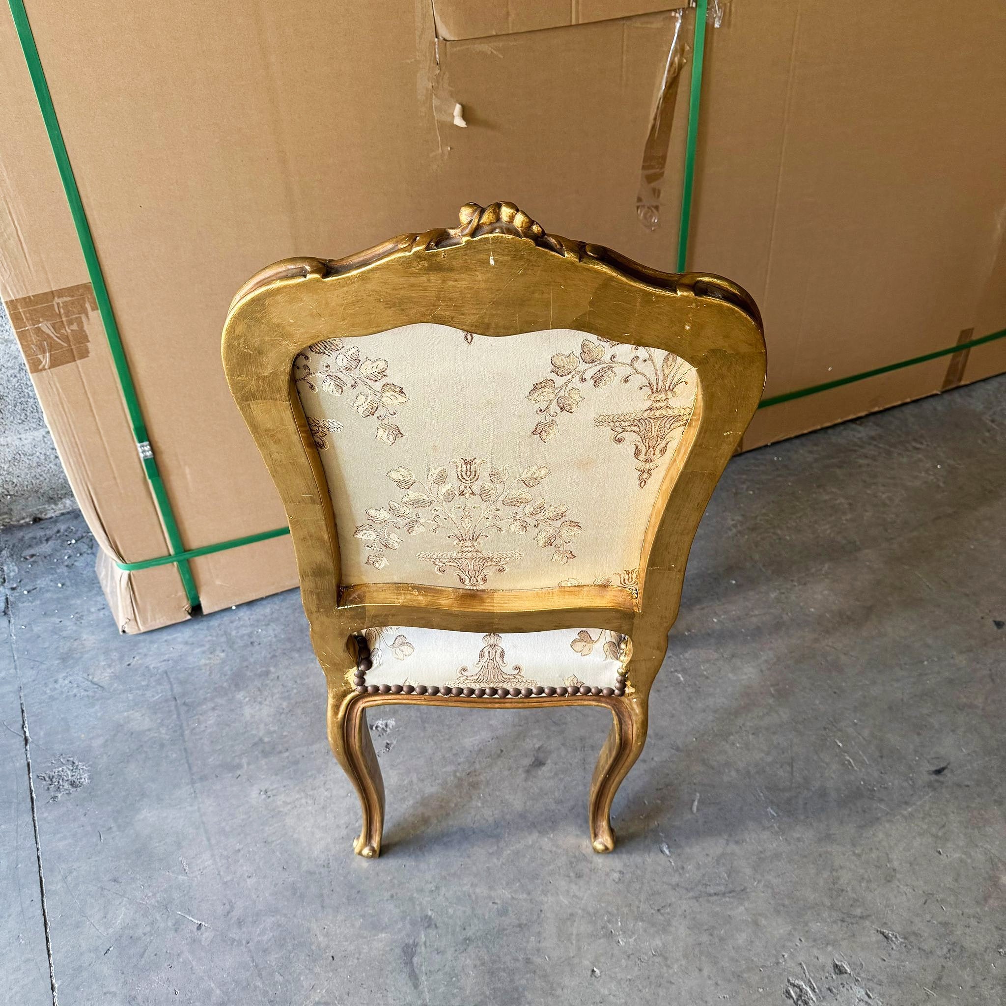 French Rococo Beige / White Accent Chair – Baroque Style with Gold Leaf Details