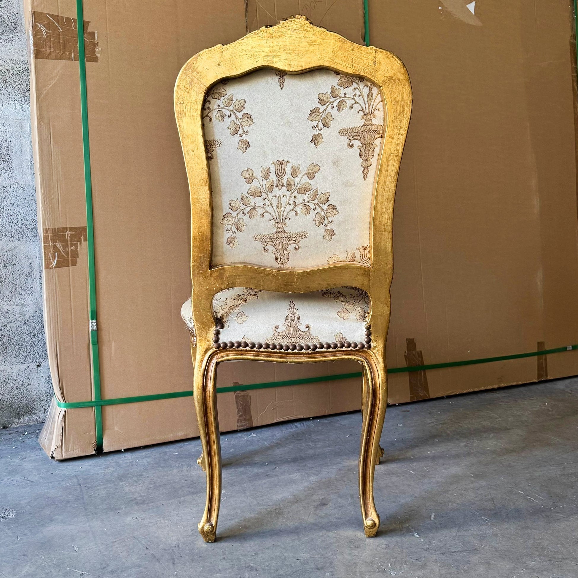 French Rococo Beige / White Accent Chair – Baroque Style with Gold Leaf Details