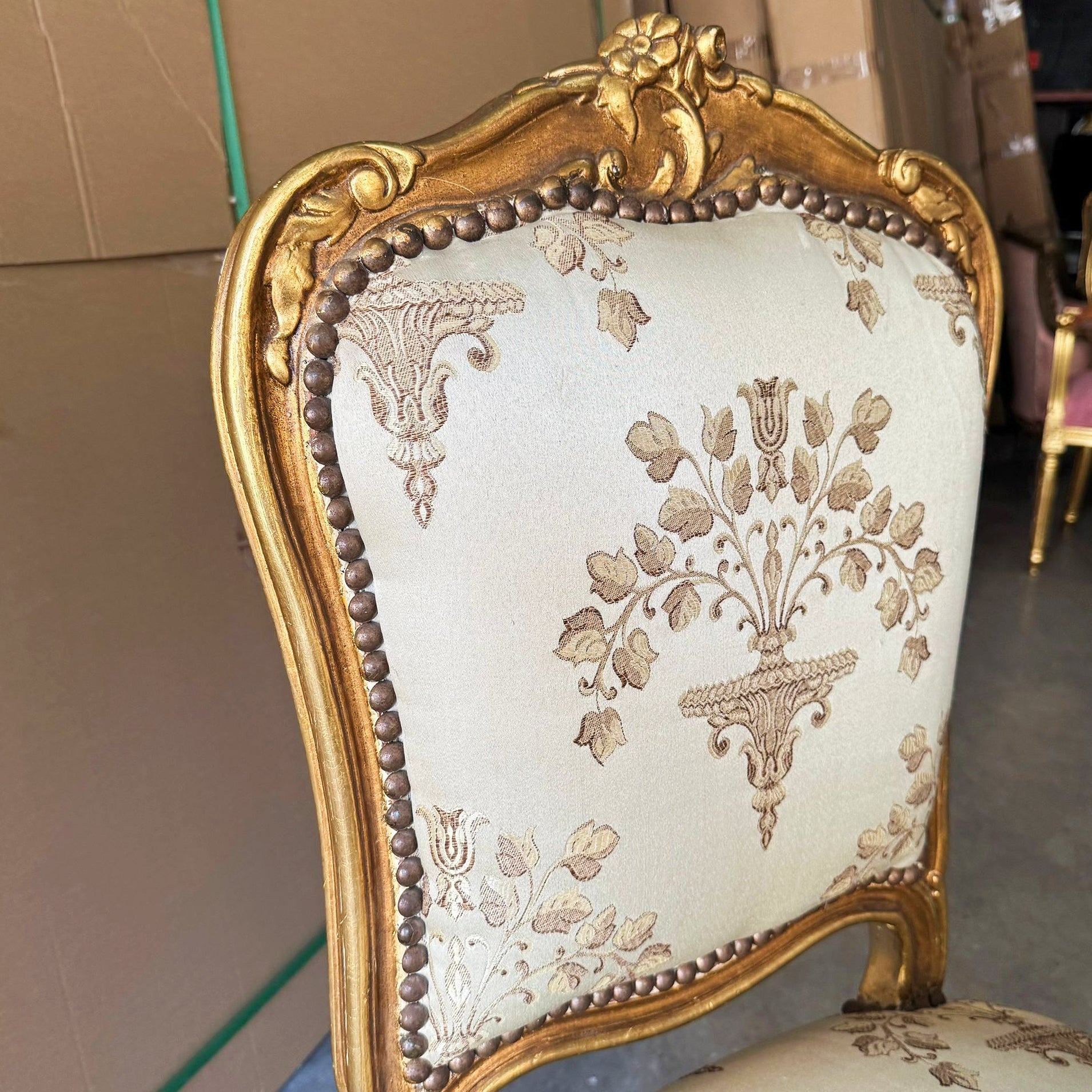 French Rococo Beige / White Accent Chair – Baroque Style with Gold Leaf Details