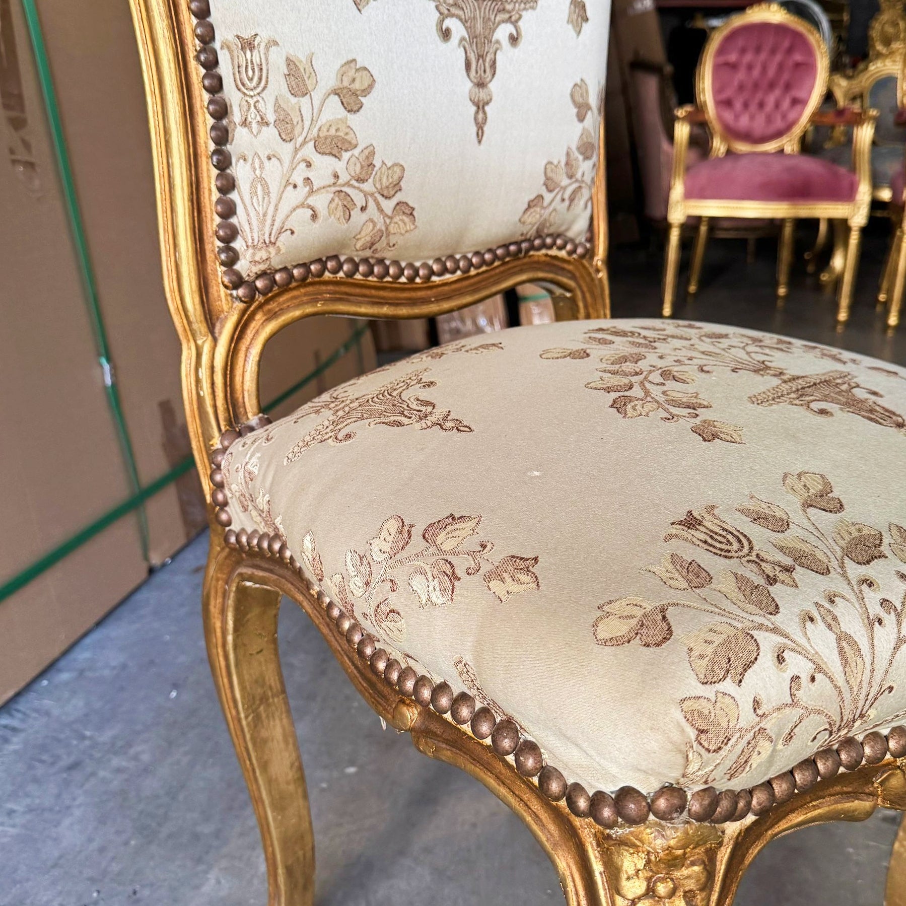 French Rococo Beige / White Accent Chair – Baroque Style with Gold Leaf Details