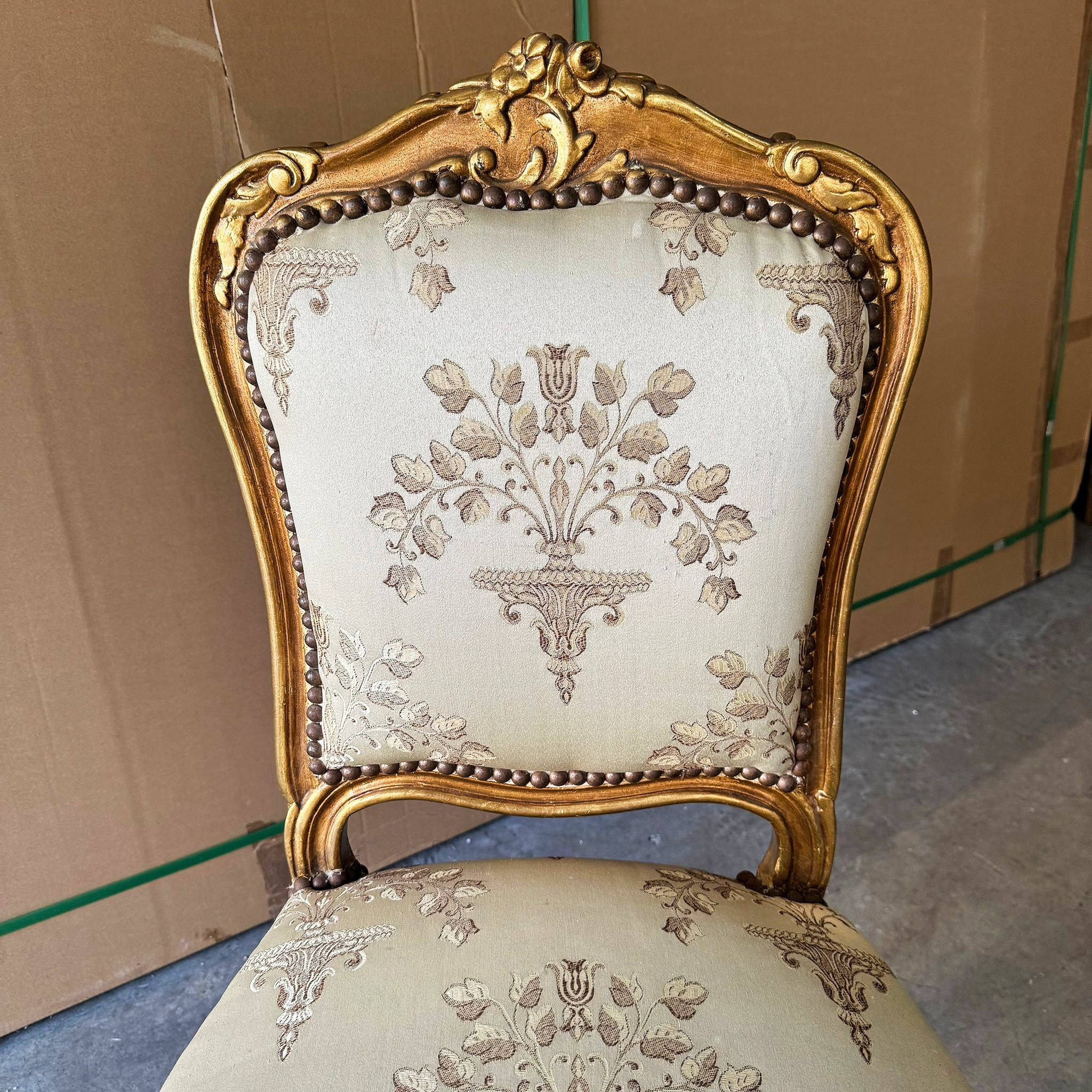 French Rococo Beige / White Accent Chair – Baroque Style with Gold Leaf Details