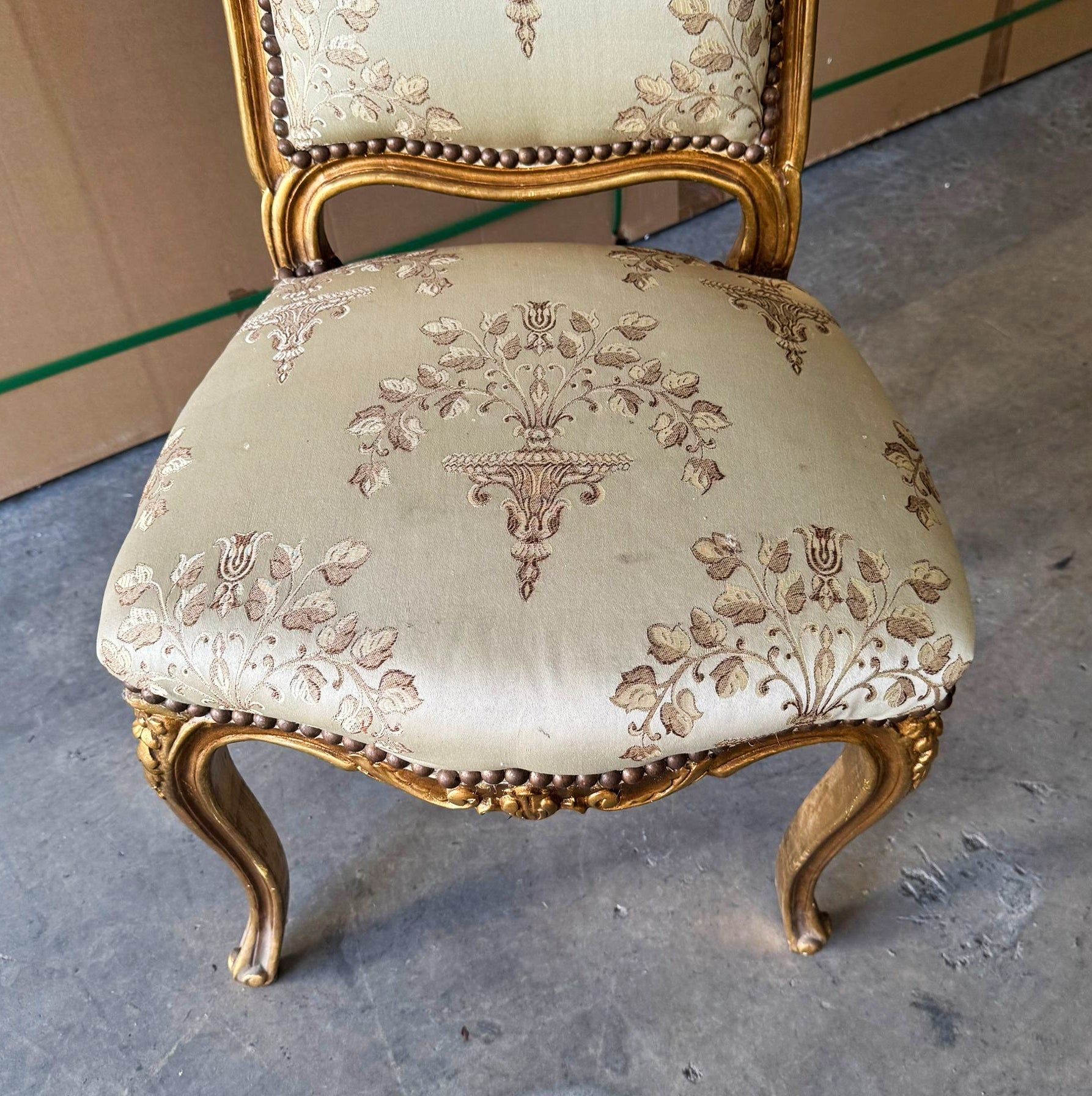 French Rococo Beige / White Accent Chair – Baroque Style with Gold Leaf Details