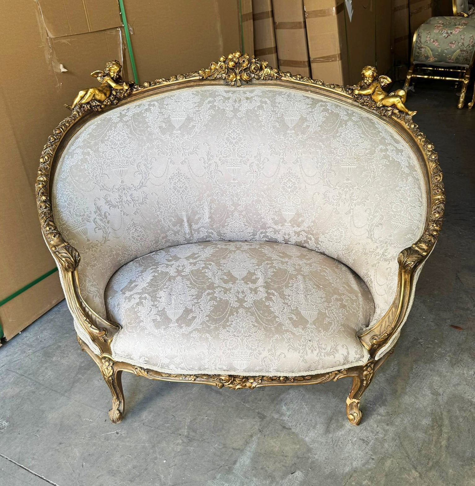 Romantic Sofa French Style White and Beige Damask Fabri Rococo Furniture