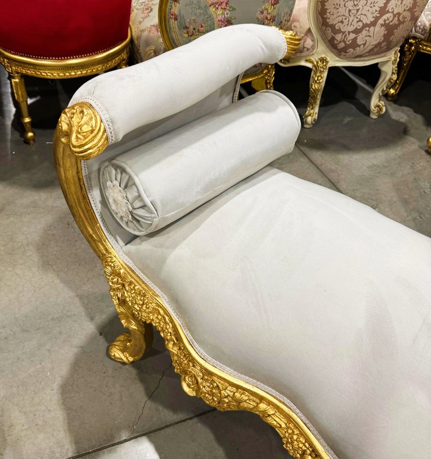Baroque Style Light Gray Velvet Bench Interior Deisgn Furniture