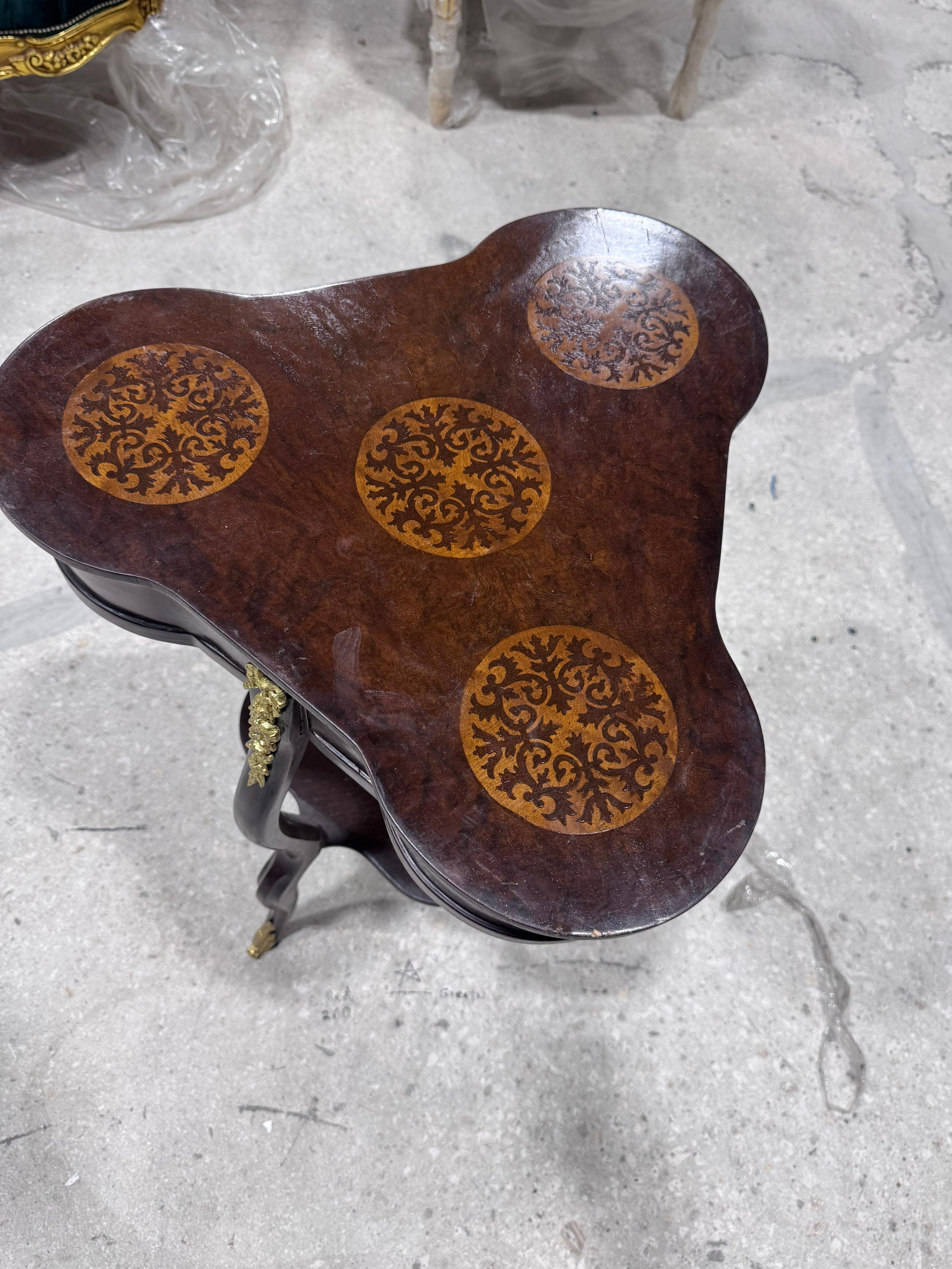Louis XV Style French Trefoil Side Table – Wood with Gold Accents, Elegant Design