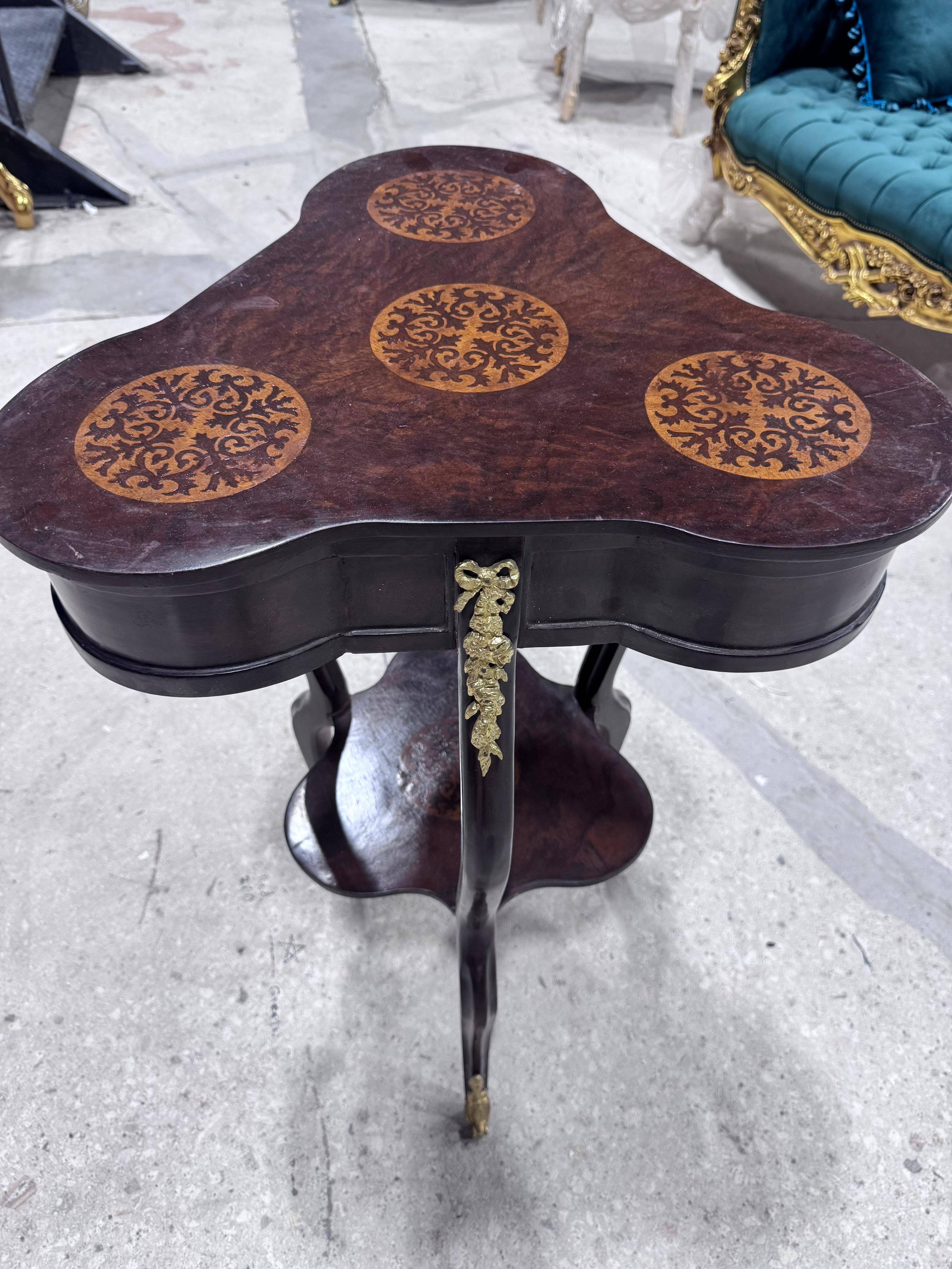Louis XV Style French Trefoil Side Table – Wood with Gold Accents, Elegant Design