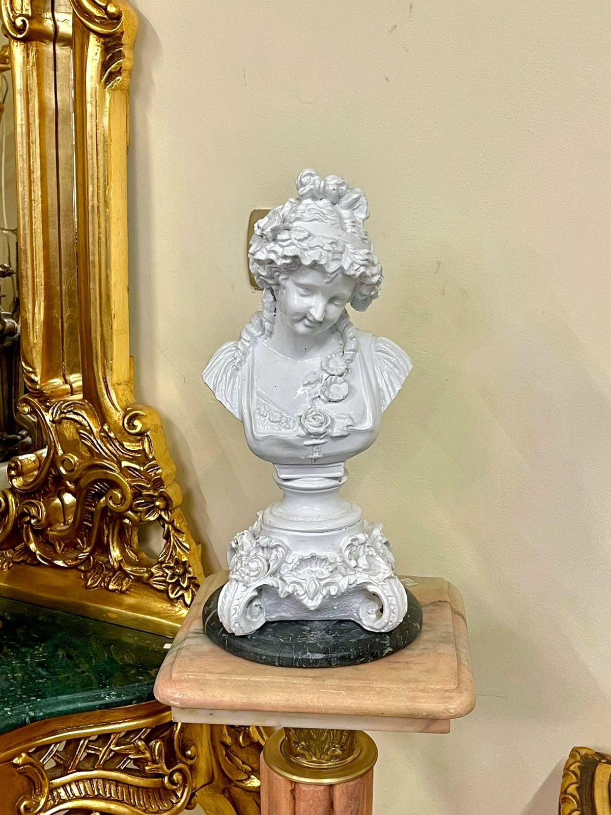 French Rococo Woman Bust Sculpture – Elegant Decorative Accent