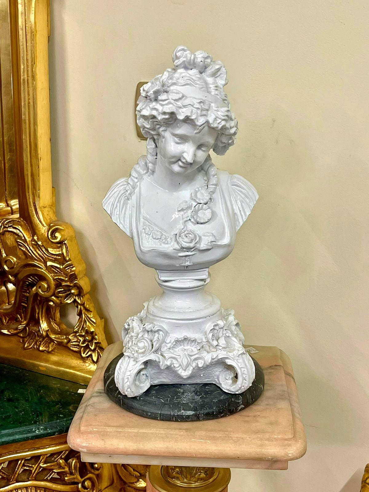 French Rococo Woman Bust Sculpture – Elegant Decorative Accent