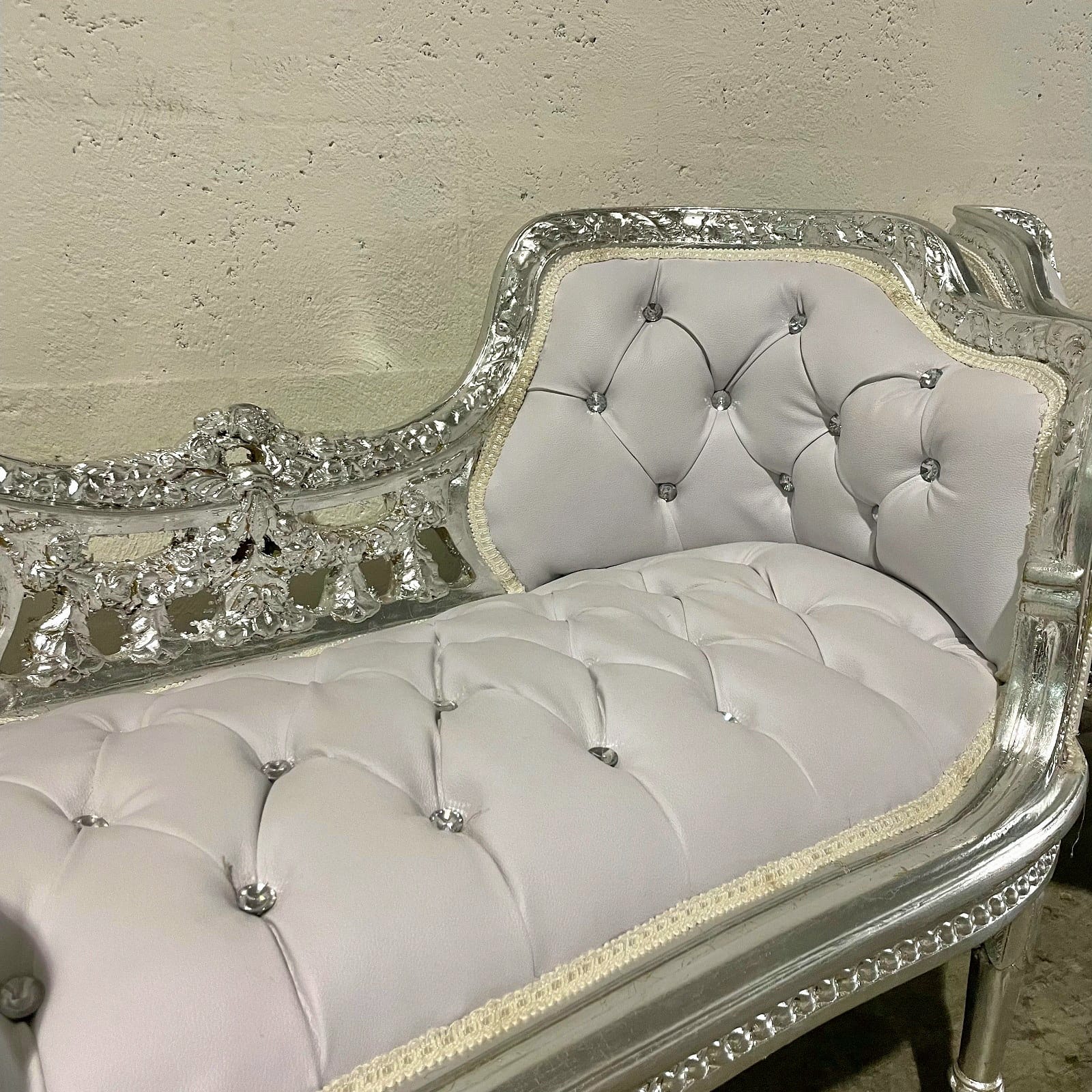 Tufted White Leather Bench French Style with Silver Leaf Details – Rococo Baroque Furniture