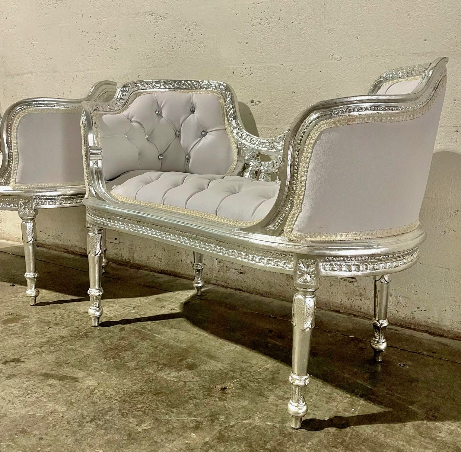 Tufted White Leather Bench French Style with Silver Leaf Details – Rococo Baroque Furniture