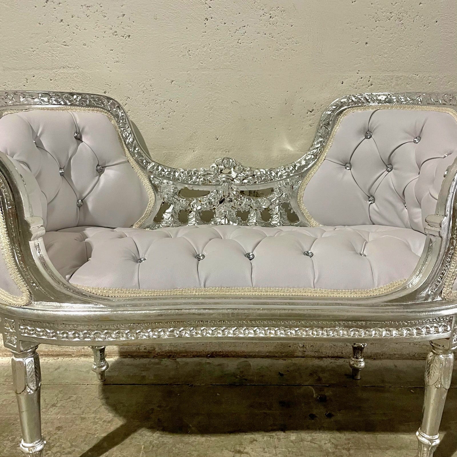 Tufted White Leather Bench French Style with Silver Leaf Details – Rococo Baroque Furniture