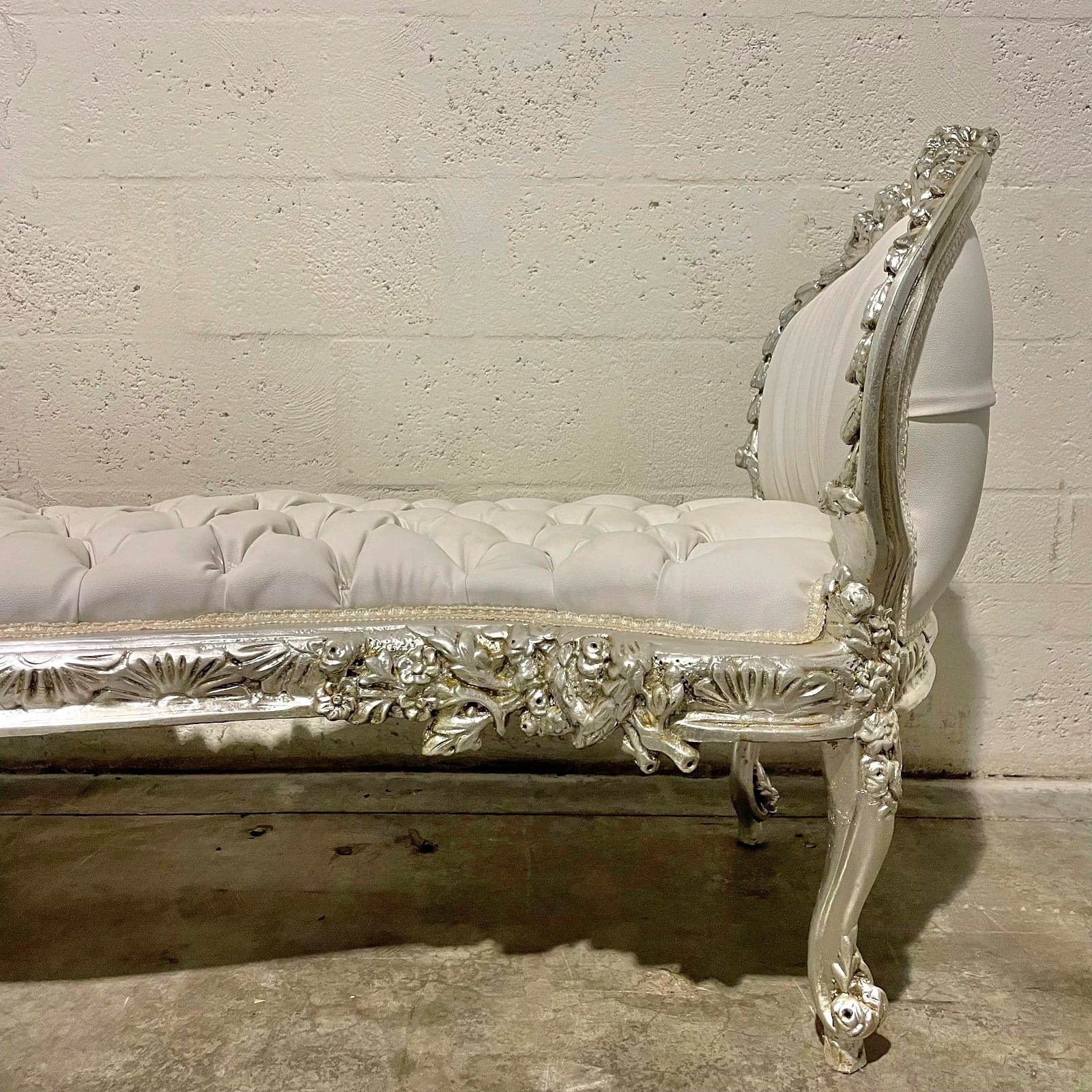 Antique French Marquis Tufted Bench – White Leather Upholstery with Silver Leaf Details