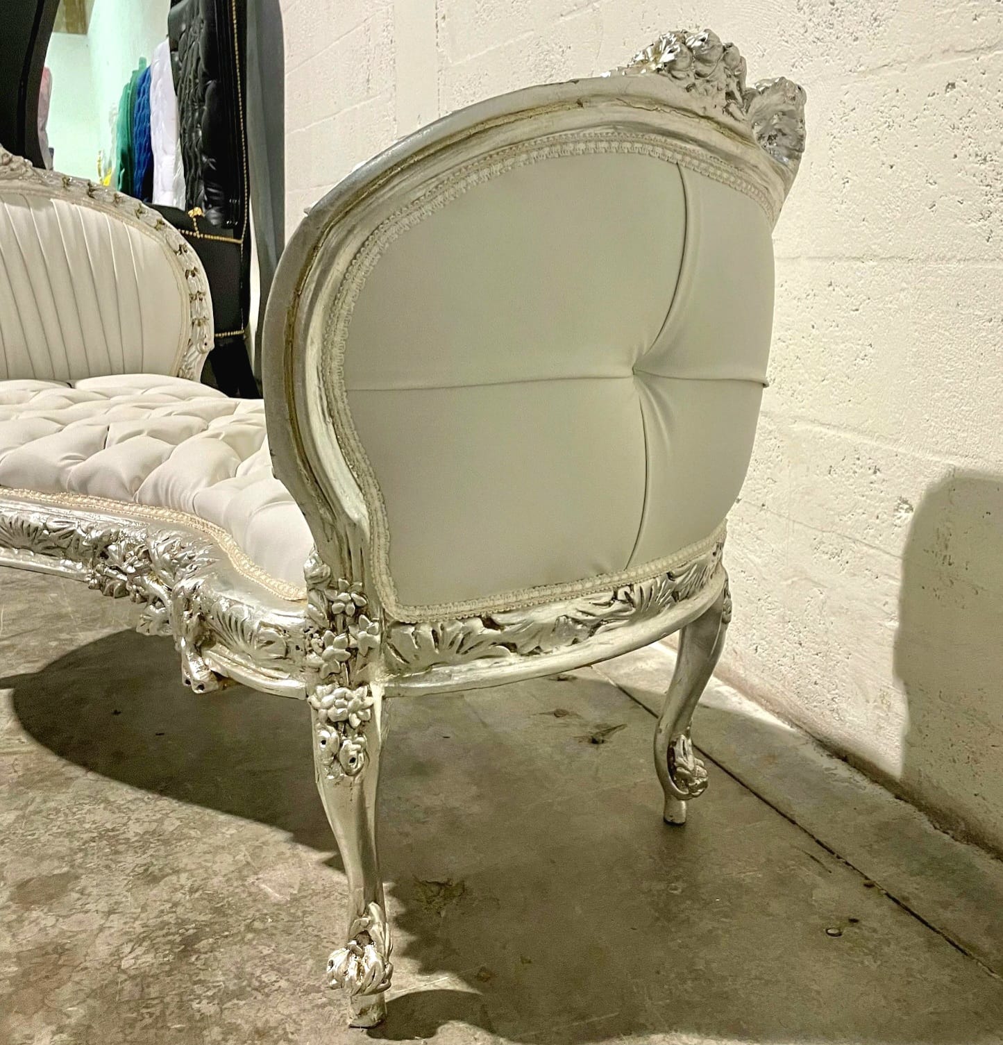Antique French Marquis Tufted Bench – White Leather Upholstery with Silver Leaf Details