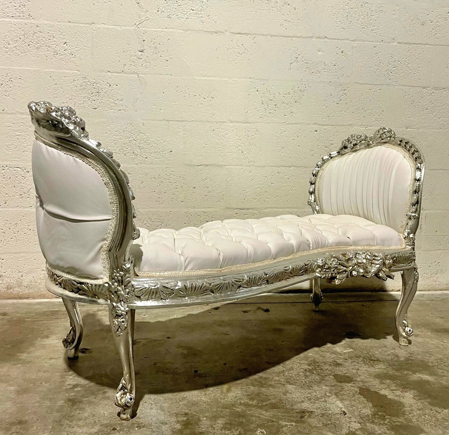 Antique French Marquis Tufted Bench – White Leather Upholstery with Silver Leaf Details