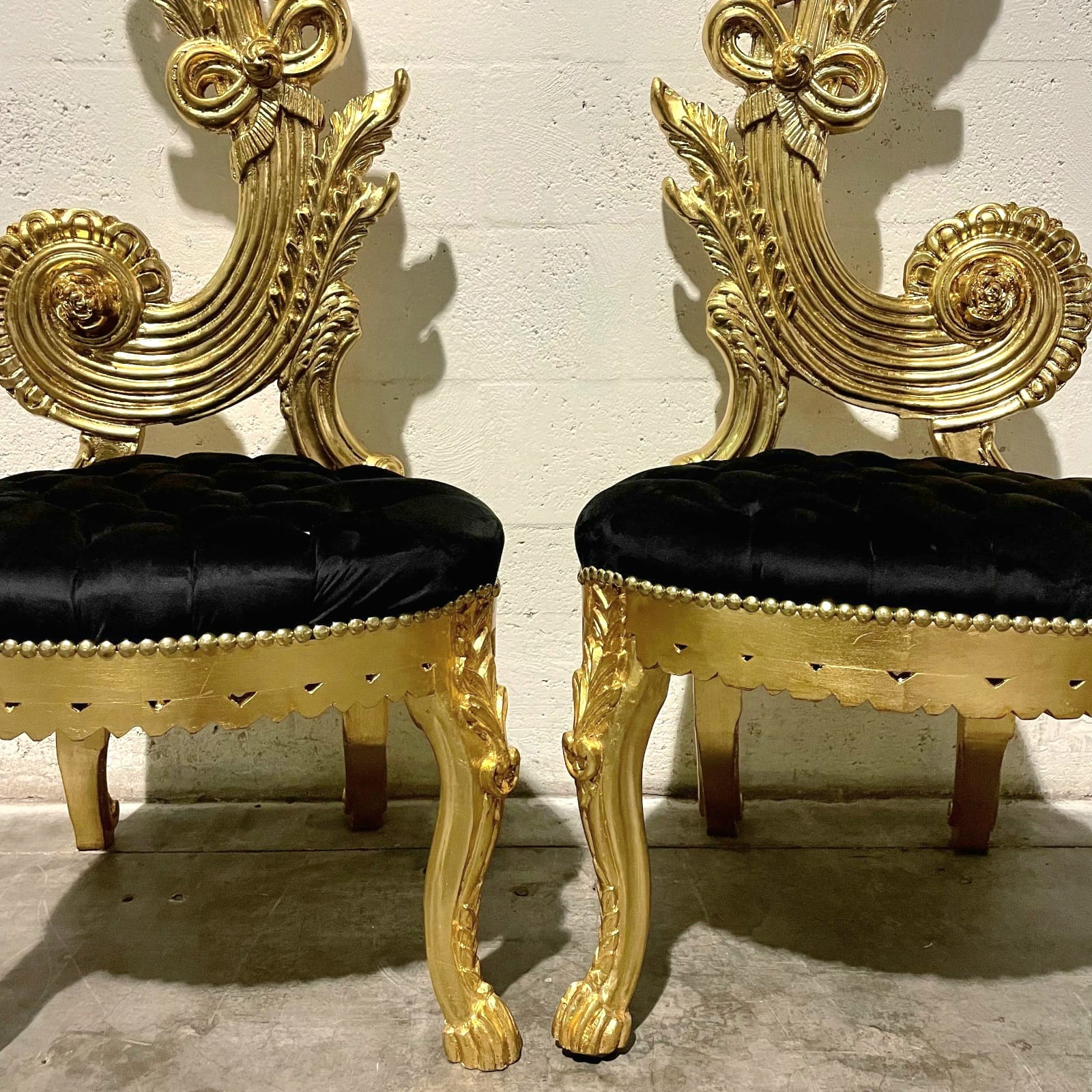 Italian Baroque Chair – High Back Black & Gold Leaf Details
