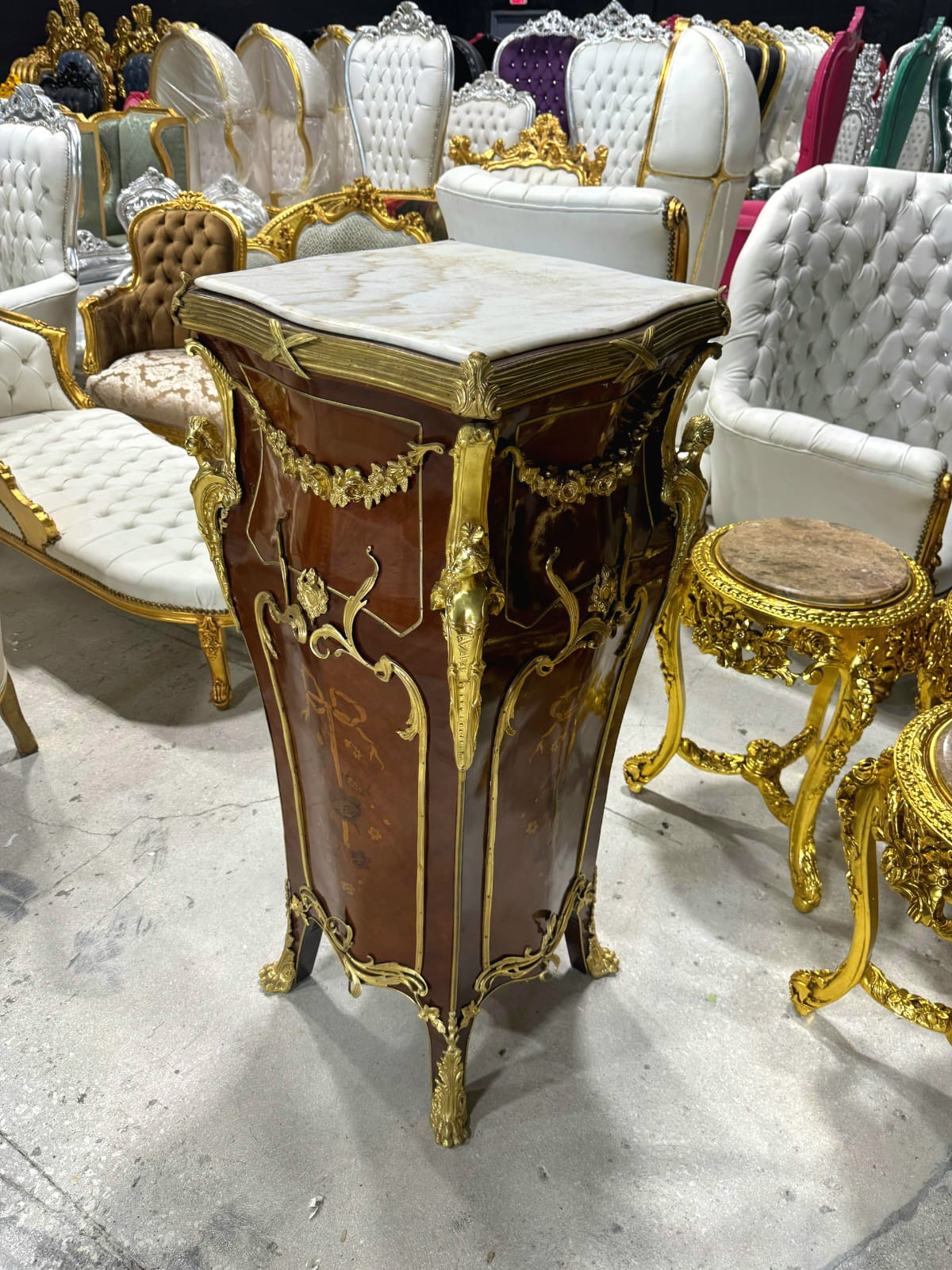 French Rococo Style Pedestal Column with Elegant White Marble Top – Timeless Luxury Accent Piece