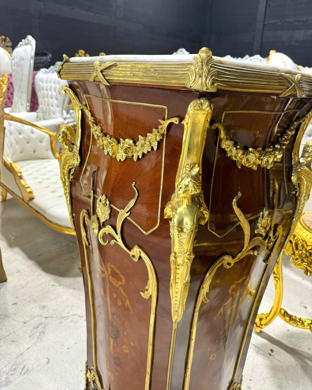 French Rococo Style Pedestal Column with Elegant White Marble Top – Timeless Luxury Accent Piece