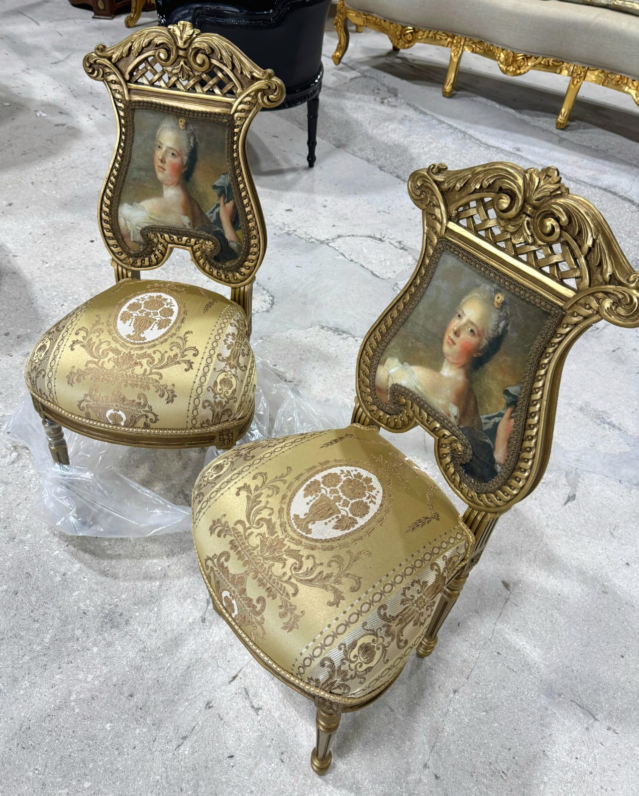 French Rococo Gold Throne Chair with Lady Portrait – Luxurious Baroque Statement Piece