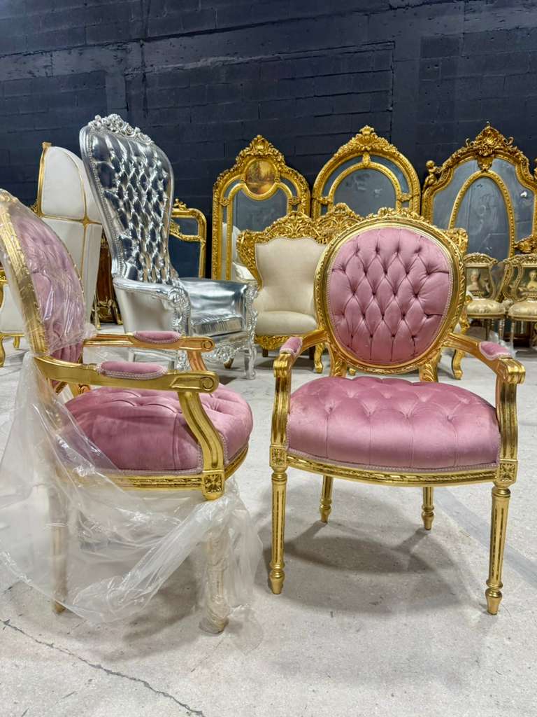 French Rococo Baroque Pink Velvet Chair with Gold Leaf Details French Rococo Pink Velvet Accent Chair – Tufted Seat & Back, Handcrafted Gold Leaf Baroque Luxury Seating