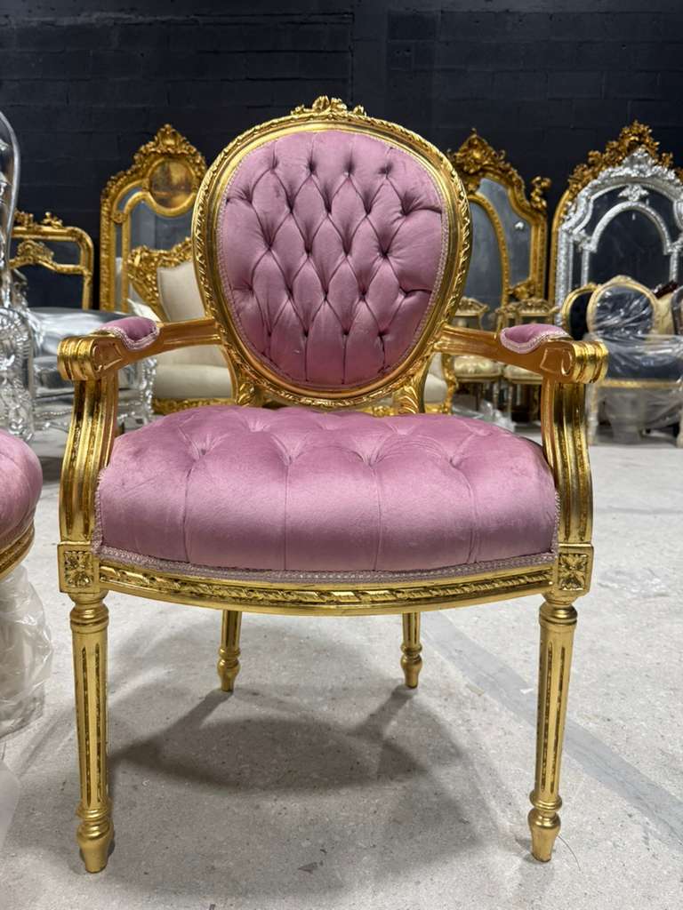 French Rococo Baroque Pink Velvet Chair with Gold Leaf Details French Rococo Pink Velvet Accent Chair – Tufted Seat & Back, Handcrafted Gold Leaf Baroque Luxury Seating