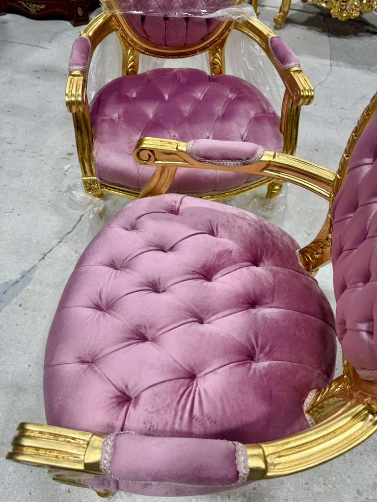 French Rococo Baroque Pink Velvet Chair with Gold Leaf Details French Rococo Pink Velvet Accent Chair – Tufted Seat & Back, Handcrafted Gold Leaf Baroque Luxury Seating