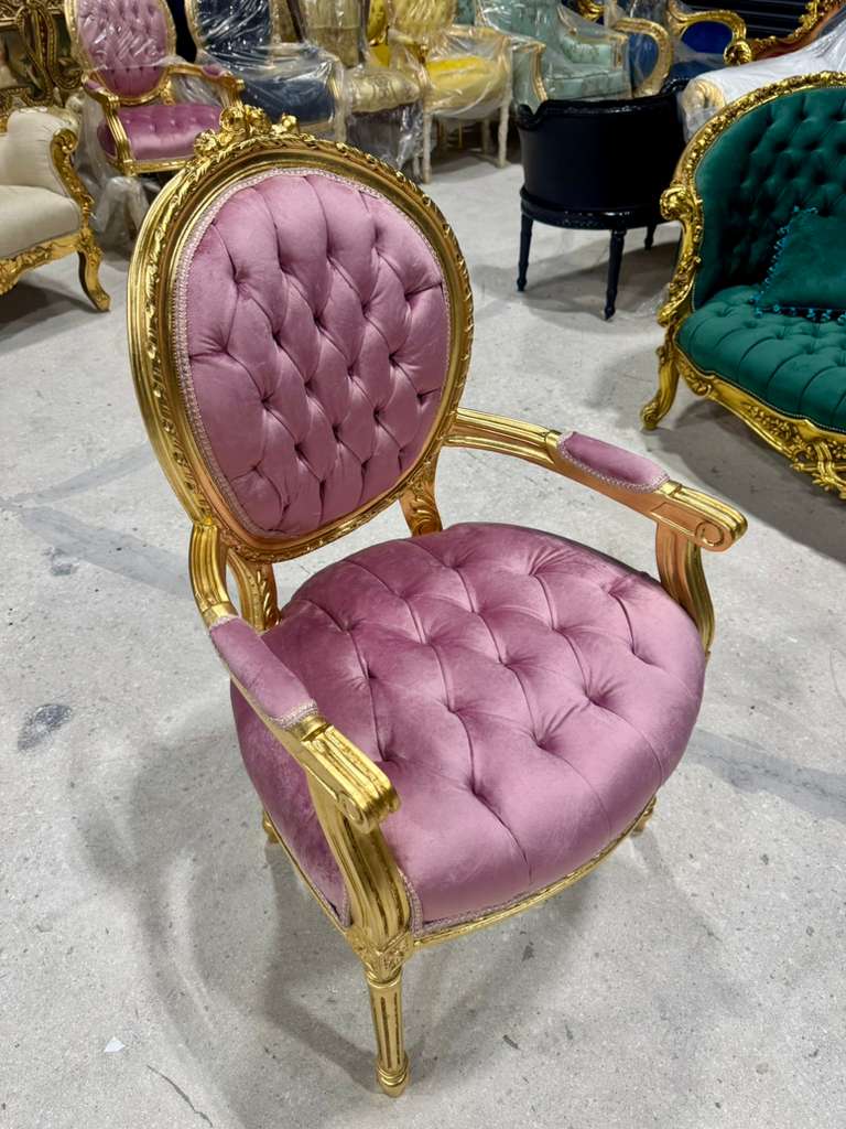 French Rococo Baroque Pink Velvet Chair with Gold Leaf Details French Rococo Pink Velvet Accent Chair – Tufted Seat & Back, Handcrafted Gold Leaf Baroque Luxury Seating
