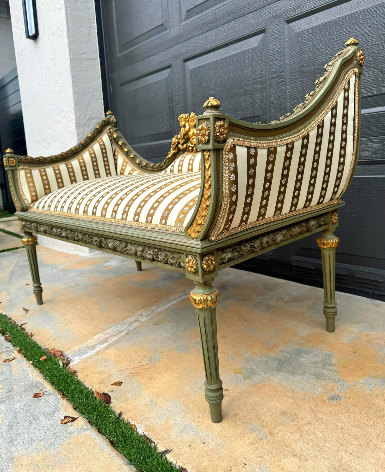 Antique French Style Golden Settee – Damask Upholstery with Gold Leaf Details