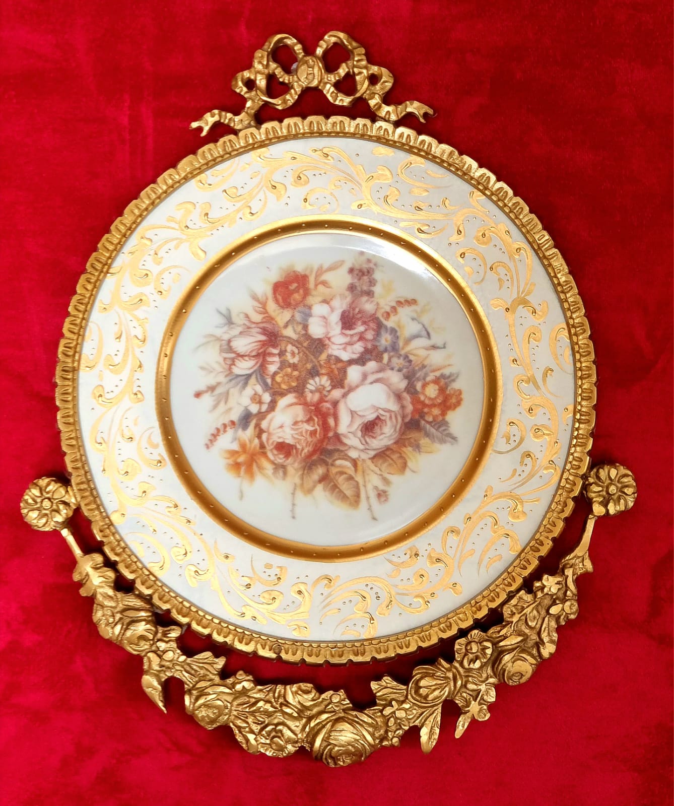 Ornate Gold-Framed Rose Wall Décor – Set of 3 Baroque Ceramic Medallions in White & Gold
