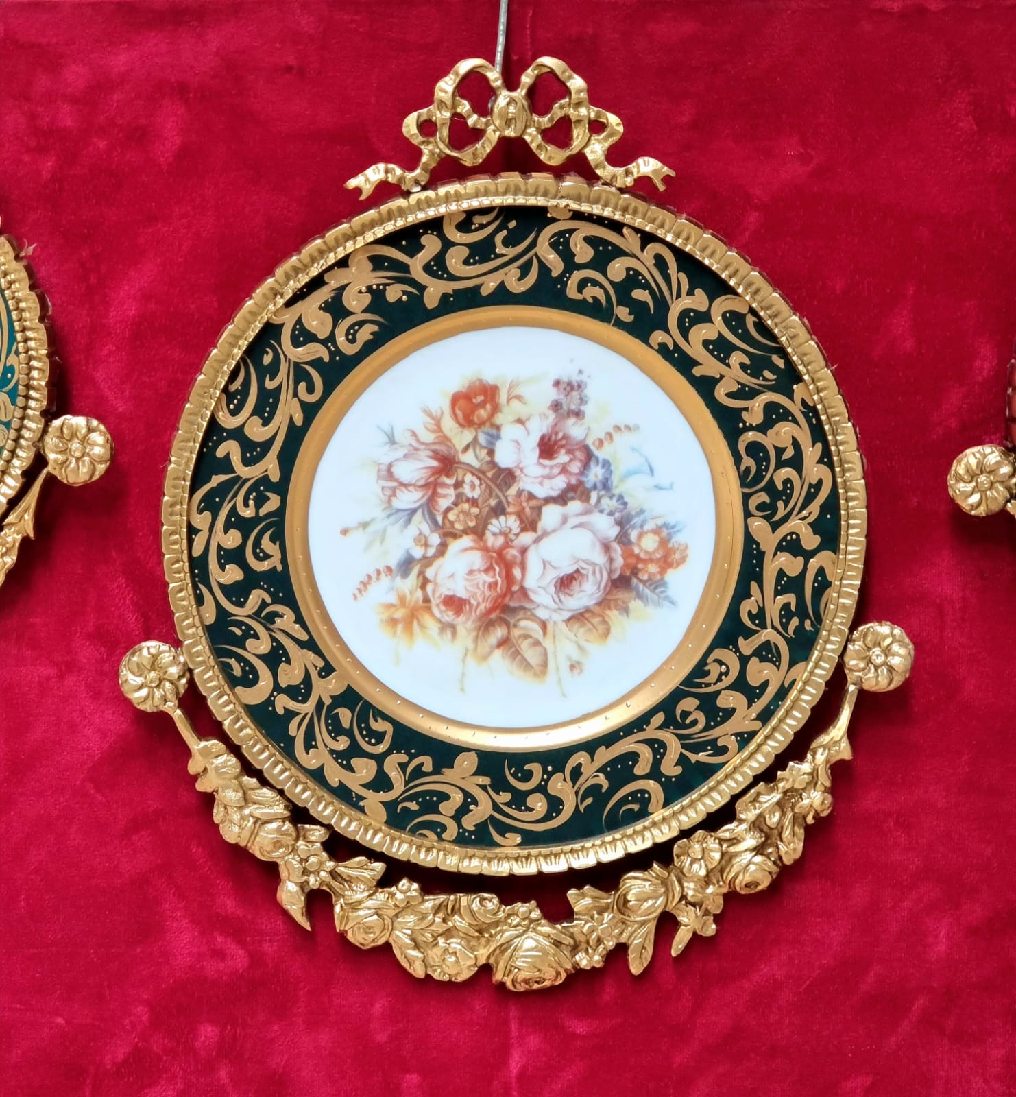 Ornate Gold-Framed Botanical Wall Décor – Set of 3 Baroque Ceramic Medallions in Bottle Green