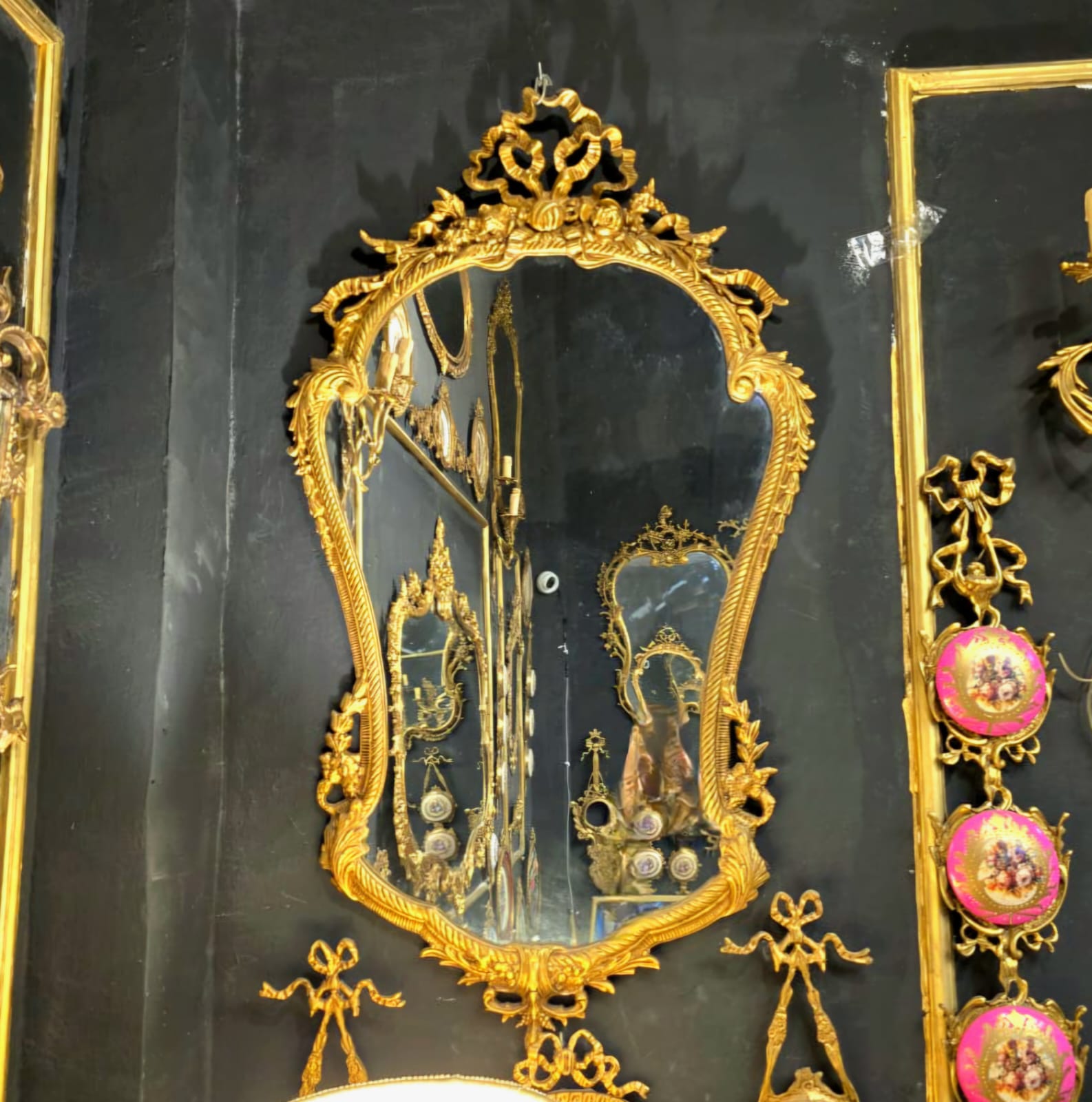 Baroque Wall Mirror with Hand-Carved Gold Leaf Frame – Statement Mirror
