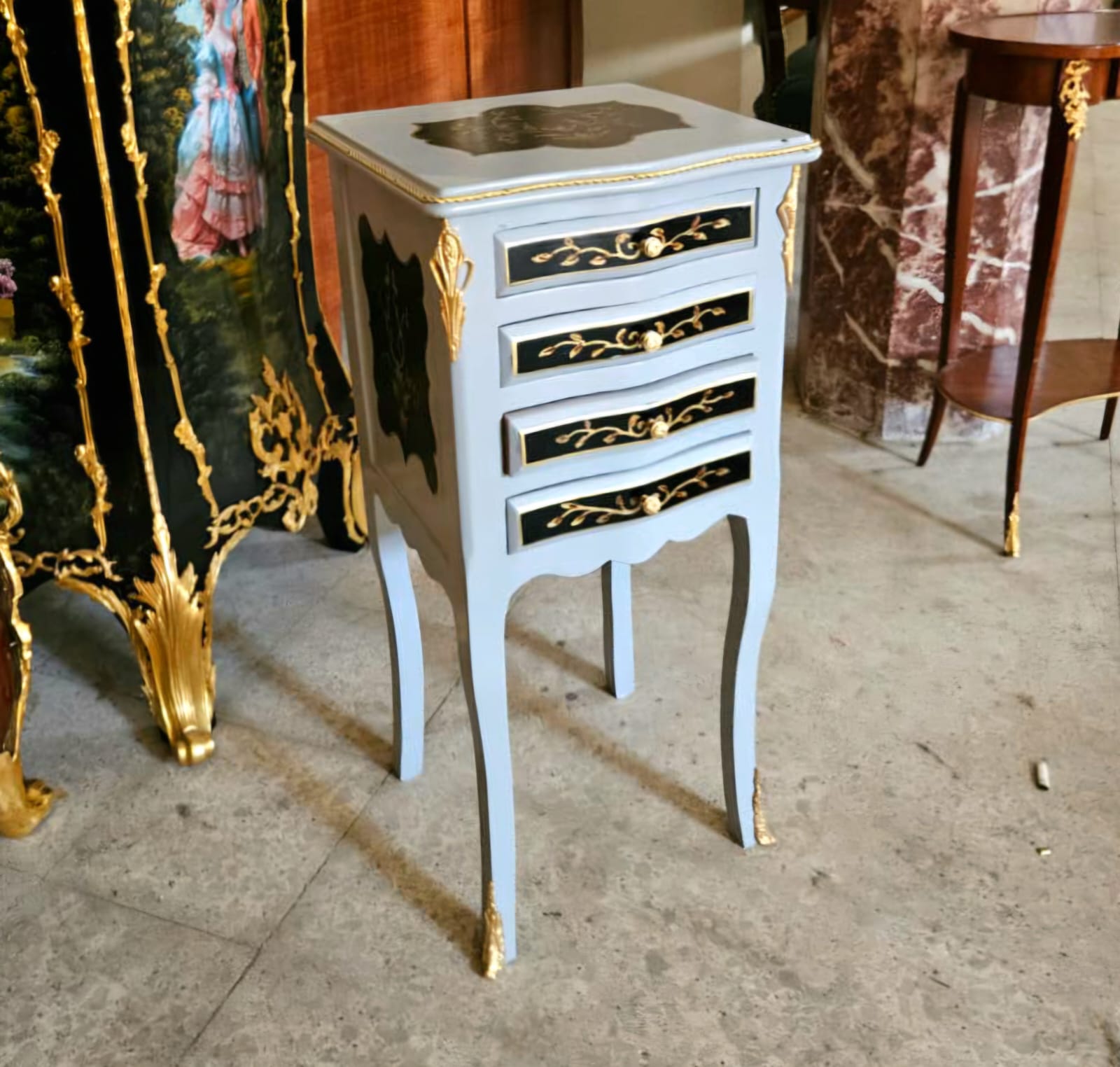 French Provincial Style Accent Chest with 4 Functional Drawers