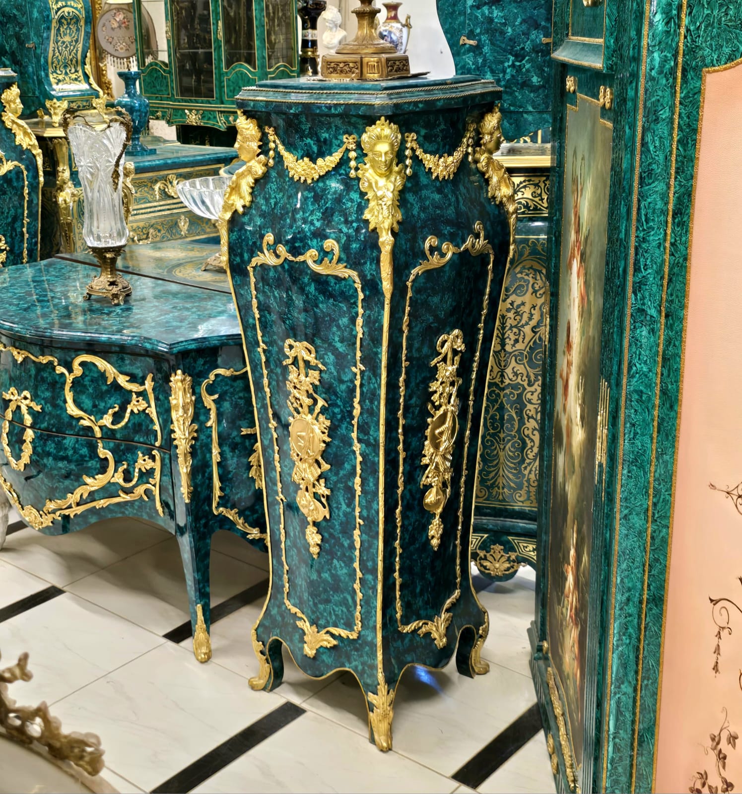 Luxury Green Pedestal with Gilded Bronze Ormolu & Hand-Finished Gold Leaf