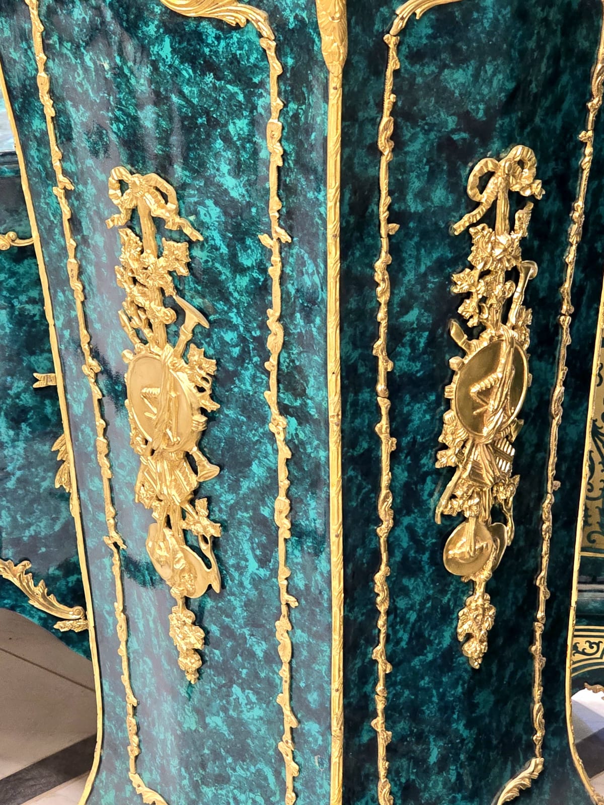 Luxury Green Pedestal with Gilded Bronze Ormolu & Hand-Finished Gold Leaf