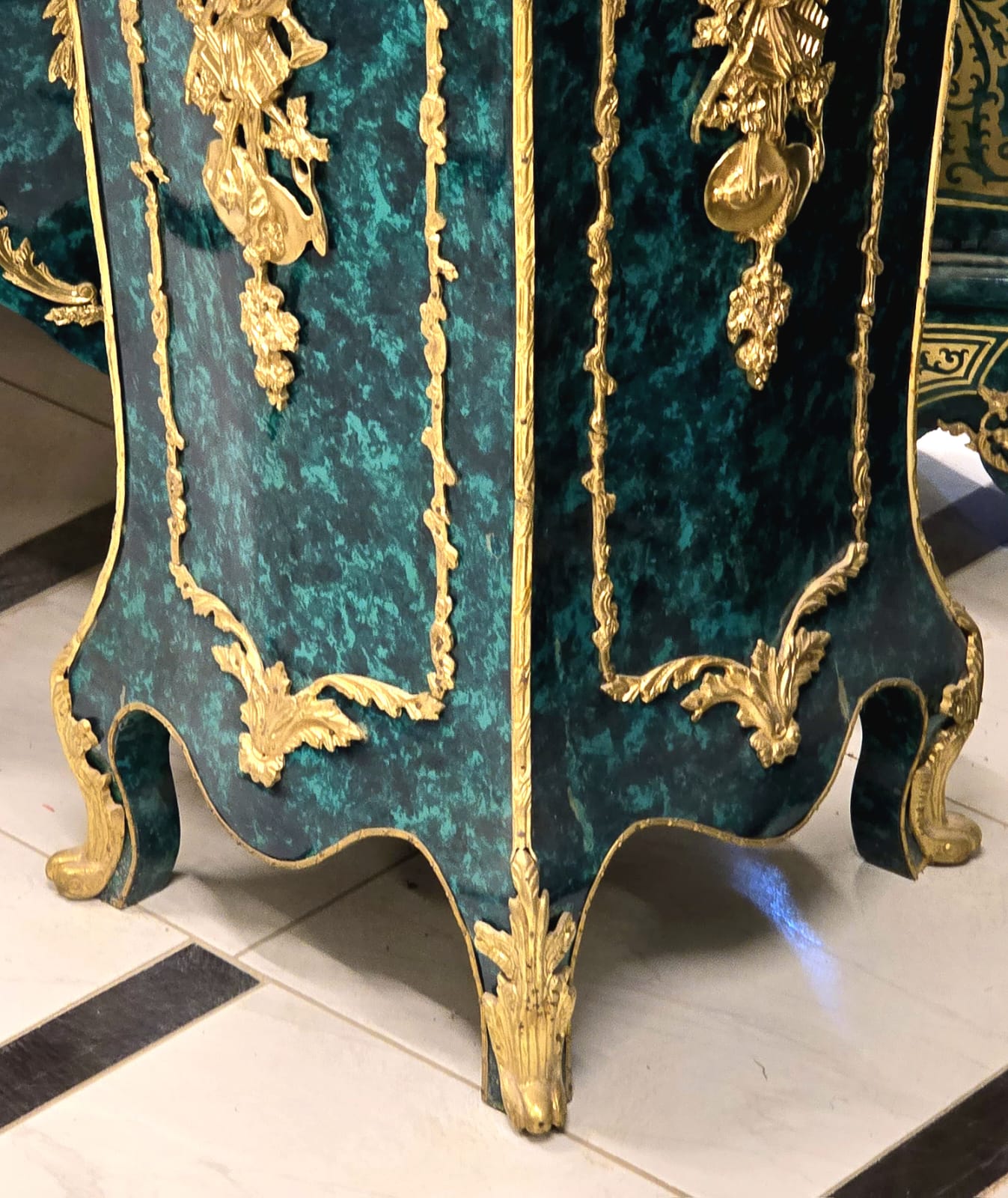 Luxury Green Pedestal with Gilded Bronze Ormolu & Hand-Finished Gold Leaf