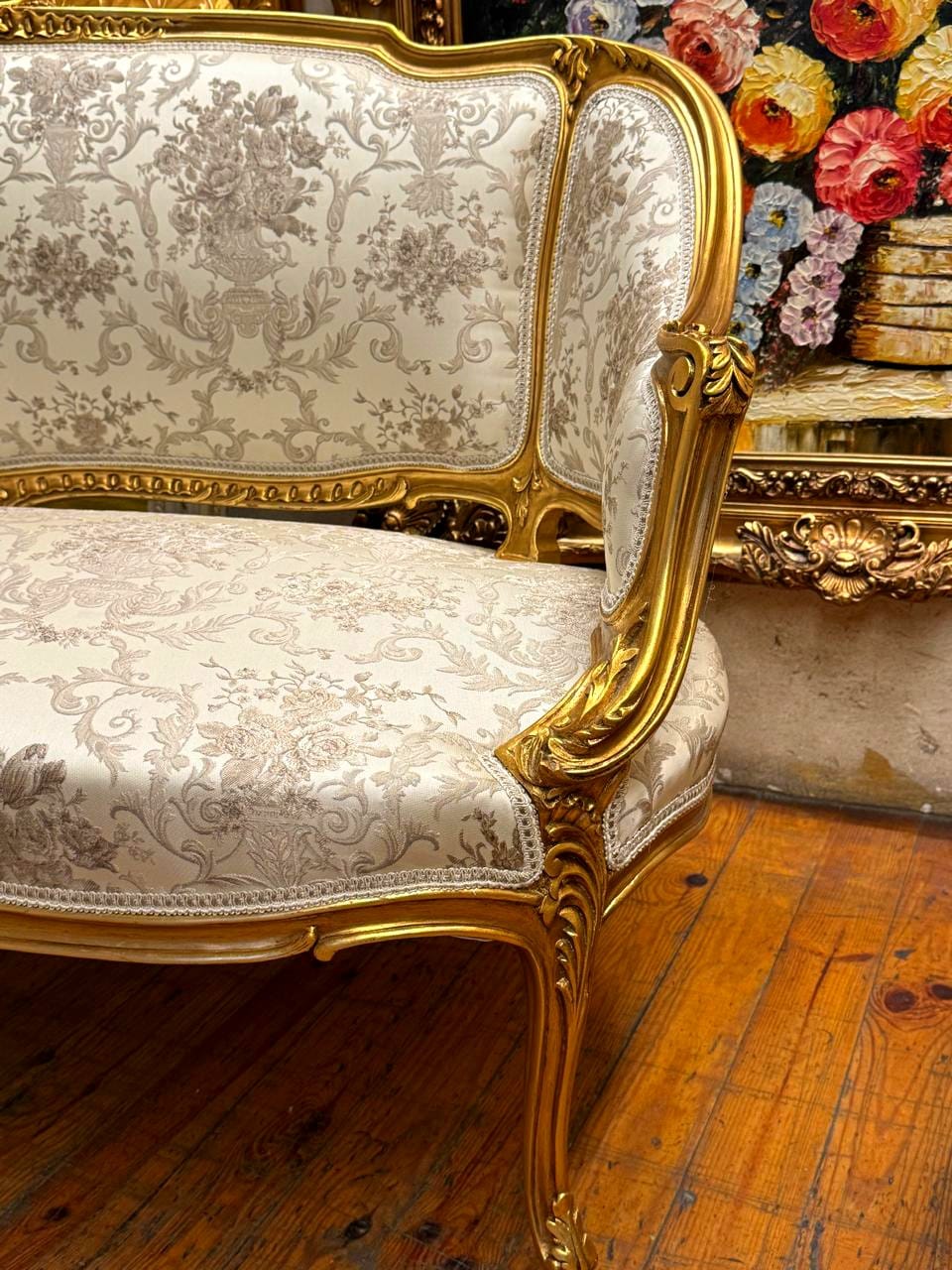 French Louis XV Style Sofa – White Damask Upholstery with Hand-Applied Gold Leaf Frame
