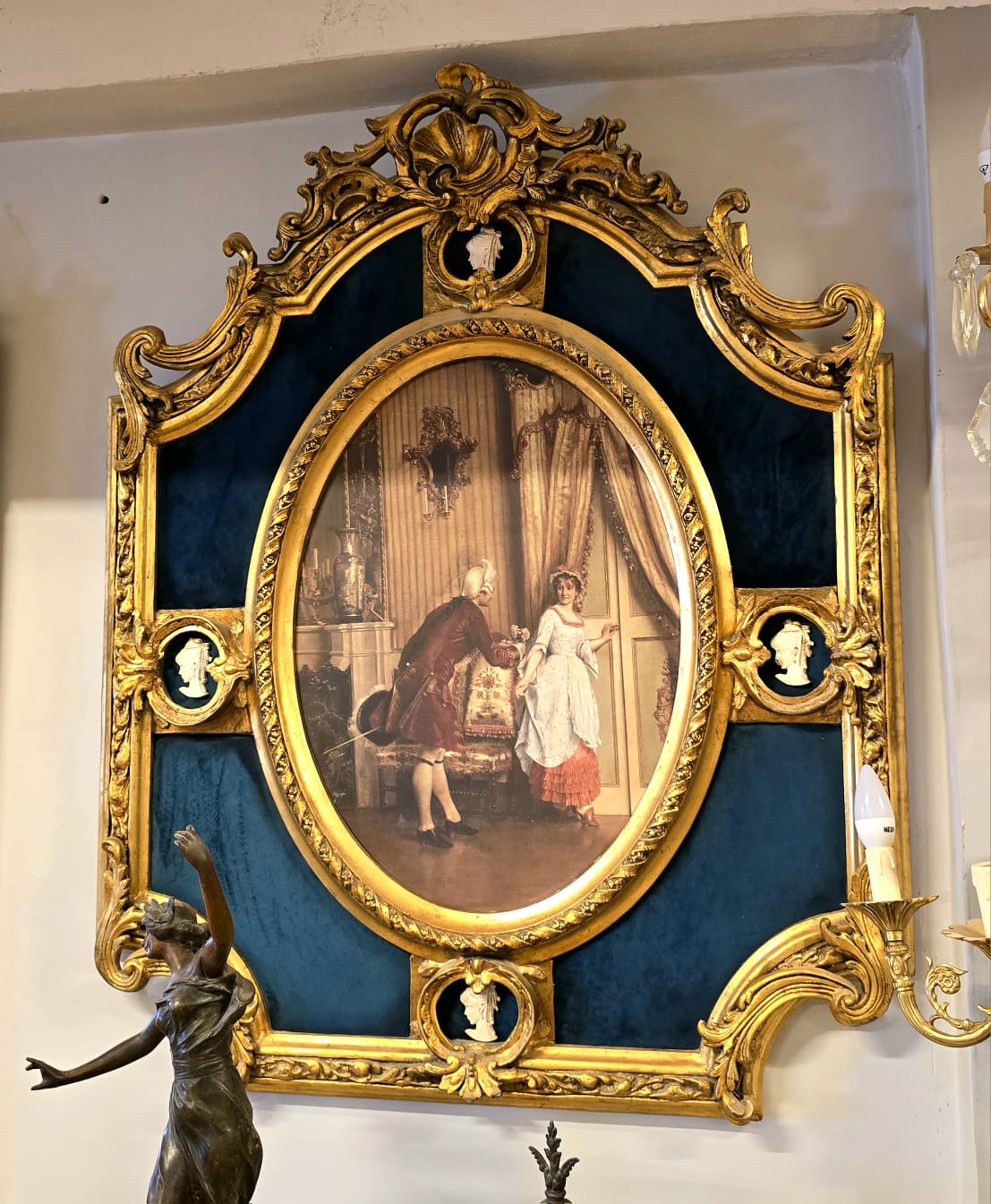 French Baroque Portrait Panel – Elegant Couple Scene with Blue Velvet & Ornate Gold Leaf Frame
