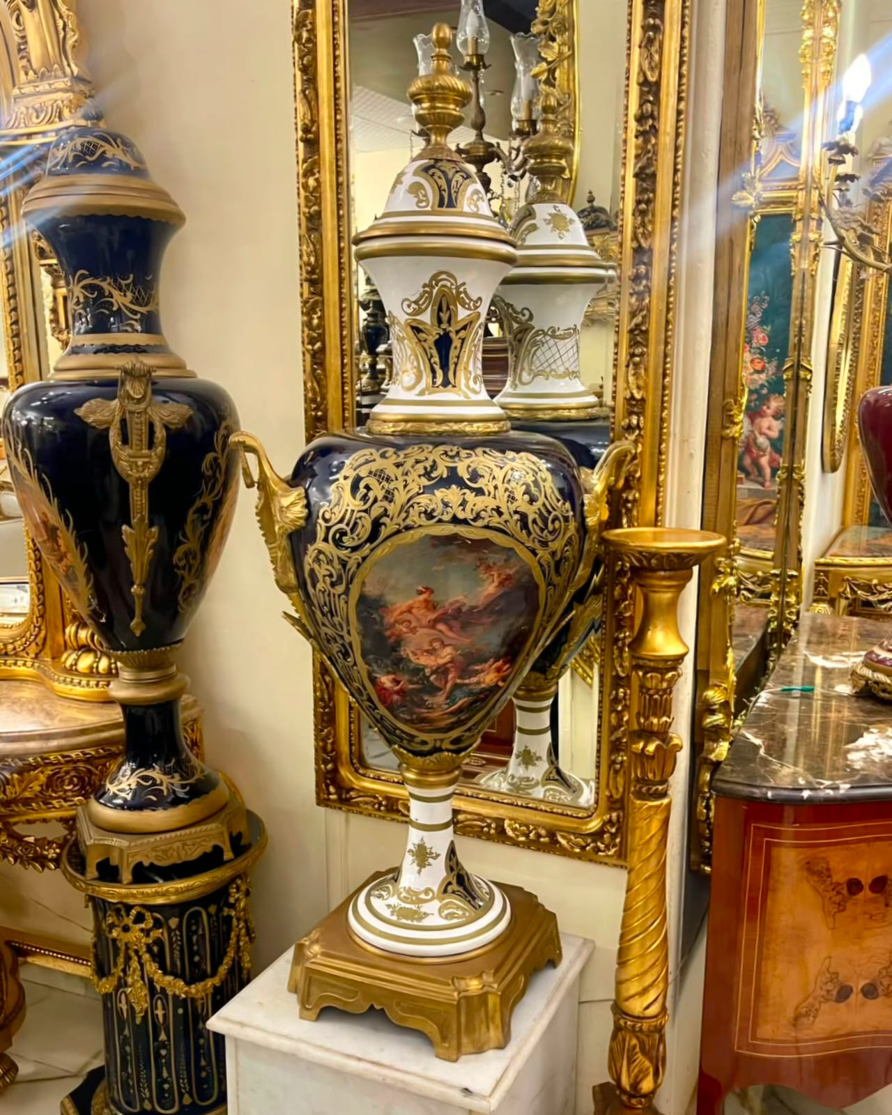 French Blue & White Porcelain Vase – Romantic Scene with Gold-Gilt Bronze Mounts