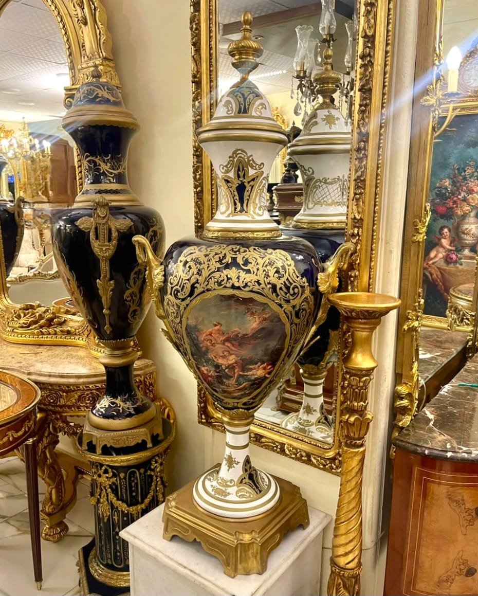 French Blue & White Porcelain Vase – Romantic Scene with Gold-Gilt Bronze Mounts