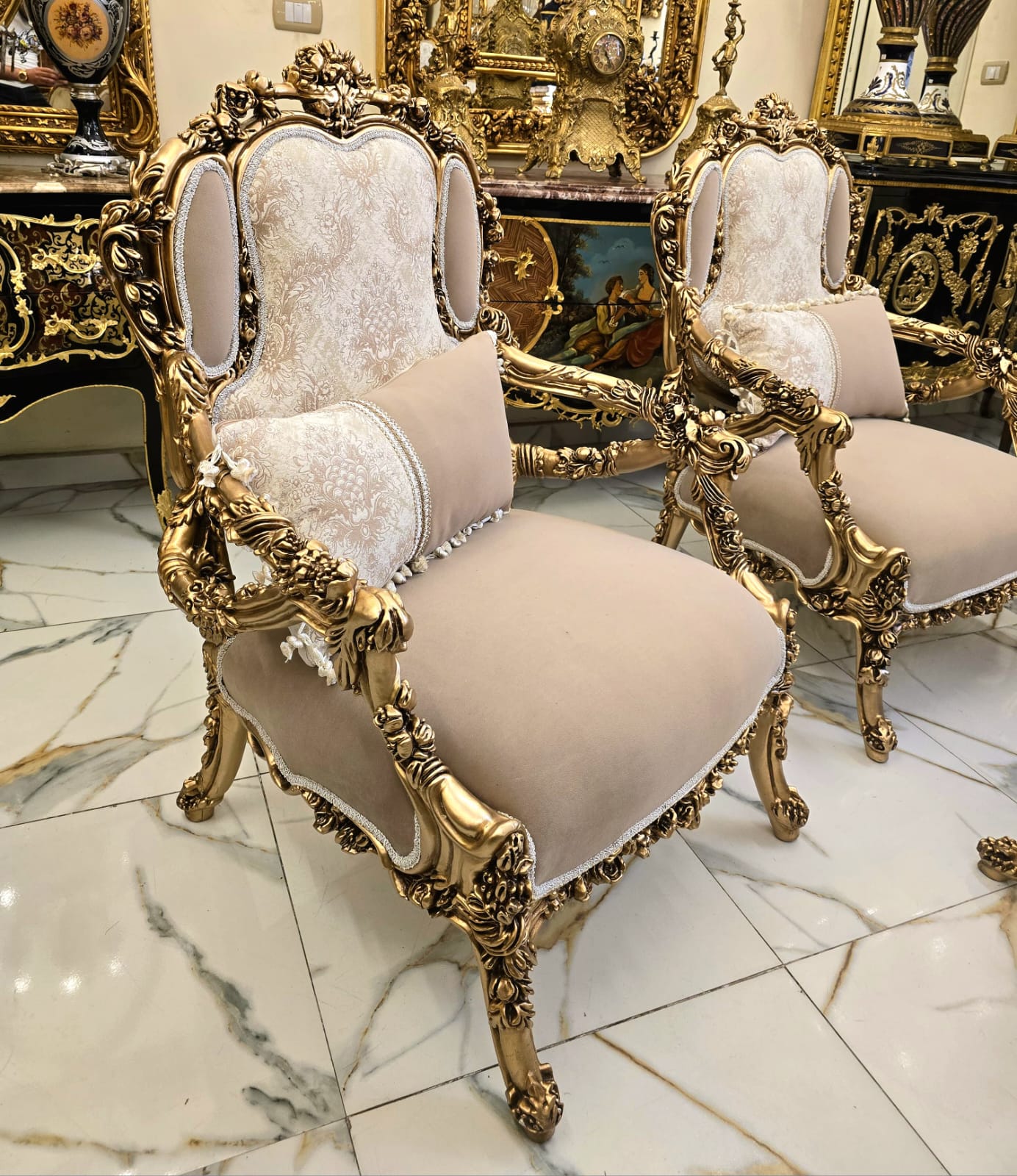 French Louis XV Accent Armchair – Cream Damask Upholstery with Gilded Gold Leaf Frame