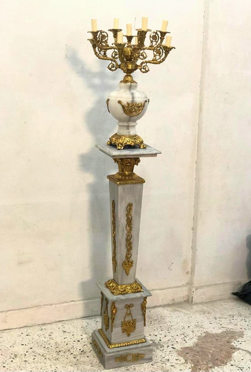 French White Pedestal with Candelabra-Style Porcelain Vase – Bronze & Gold Leaf Details
