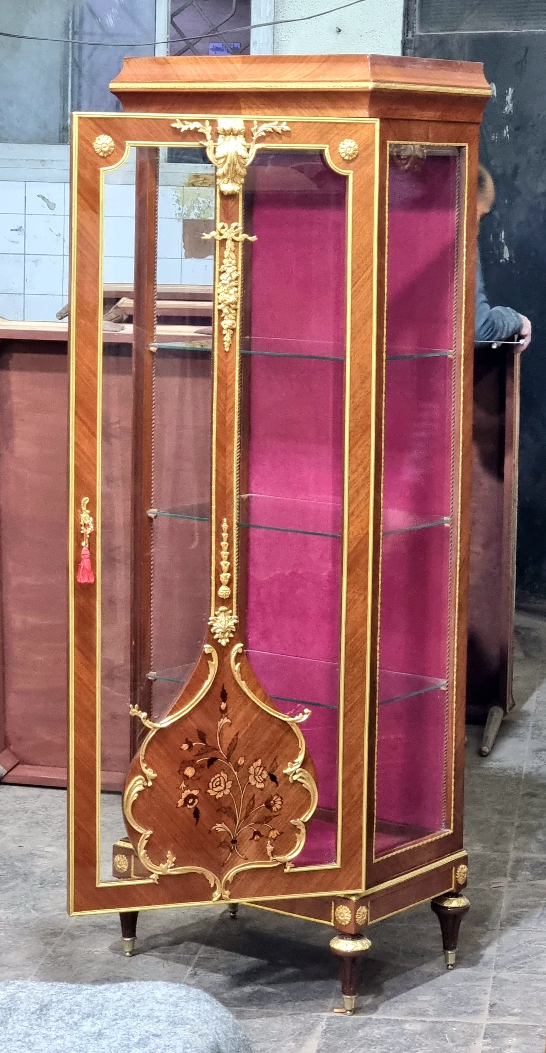 French Louis XVI Style Curio Display Cabinet – Marquetry Inlay, Glass Shelves & Gilt Bronze Accents